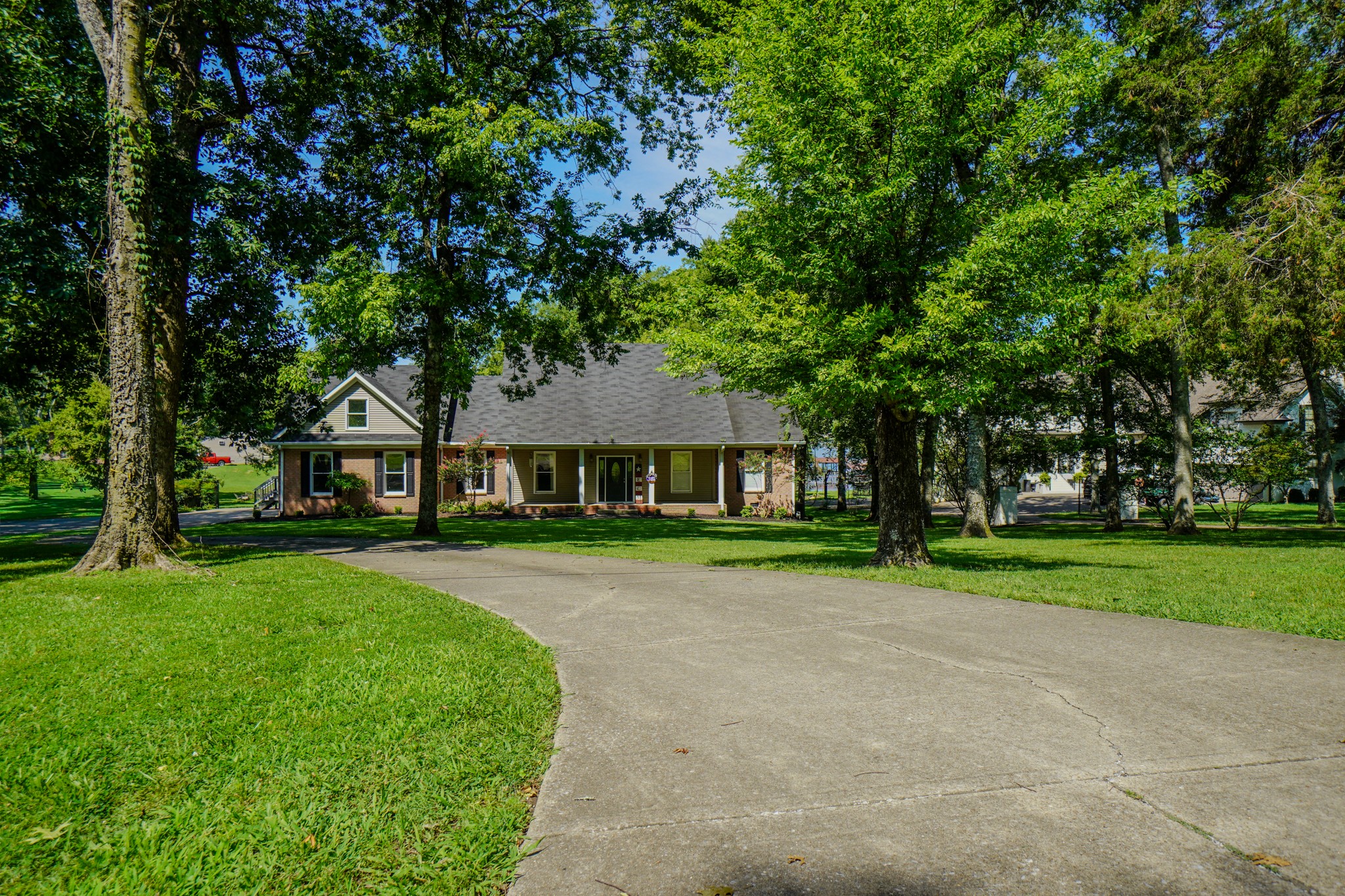 242 Lake Terrace Dr — photo