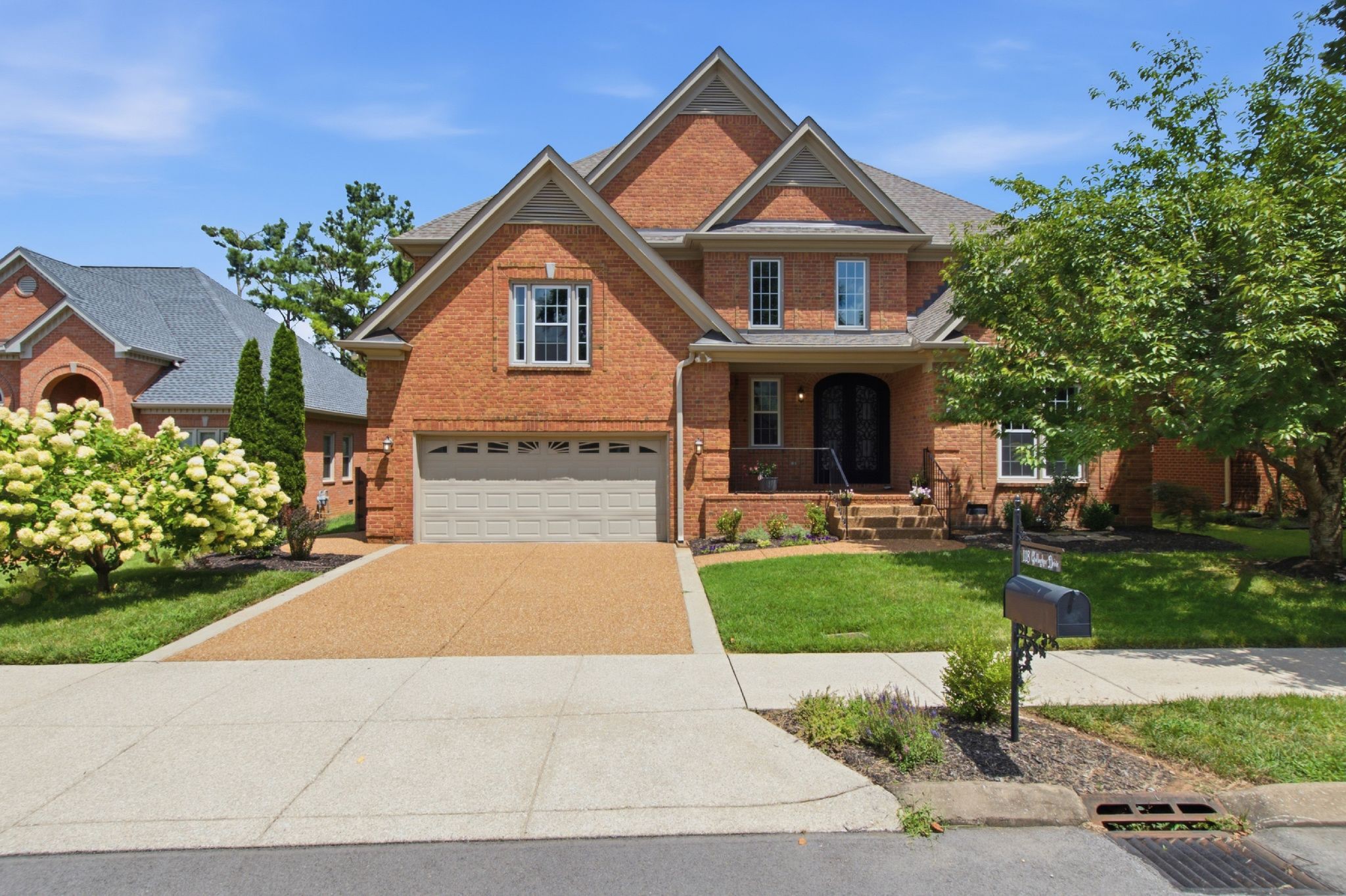 118 Gallagher Dr — photo