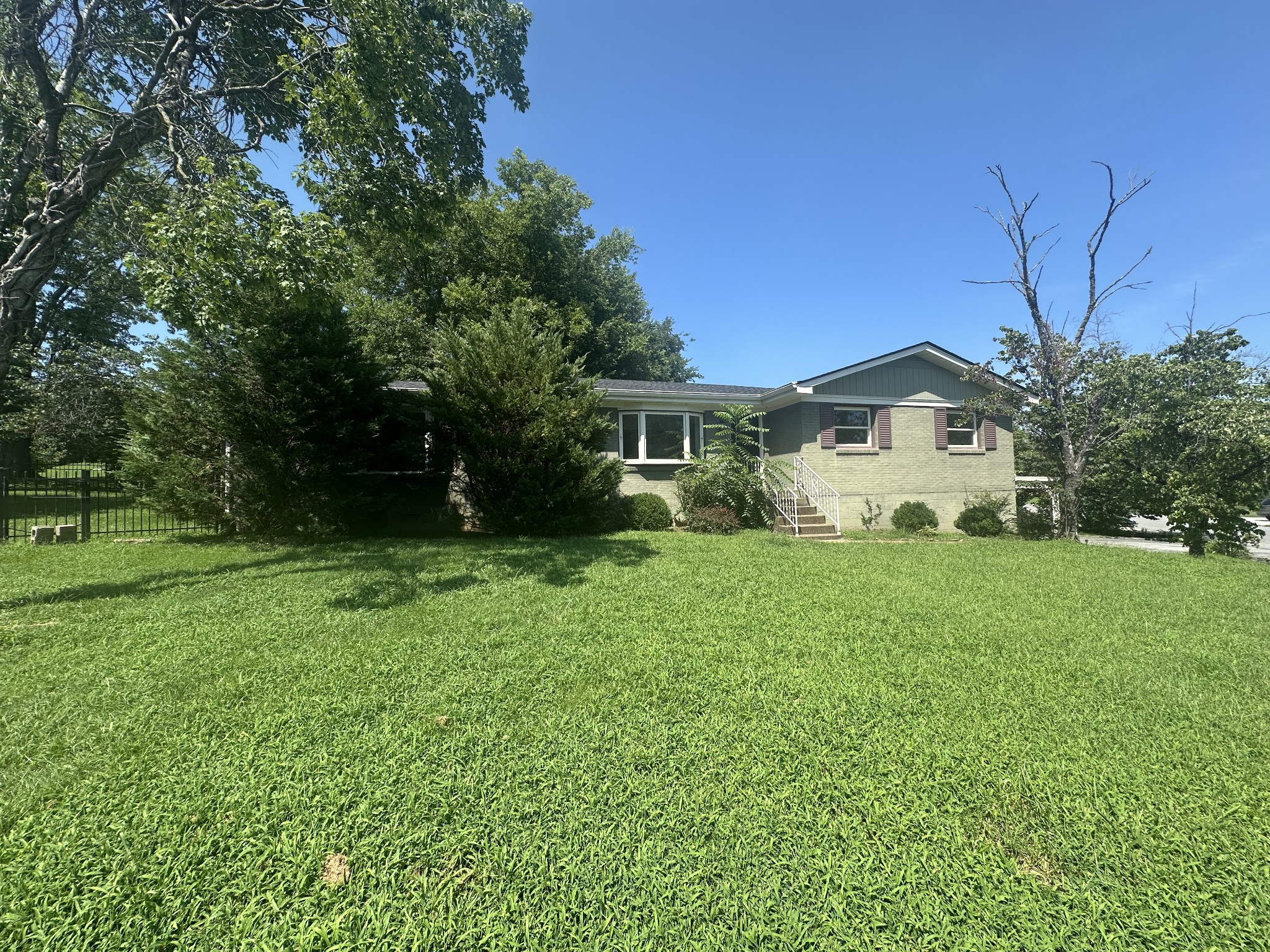 473 Sunliner Dr — photo