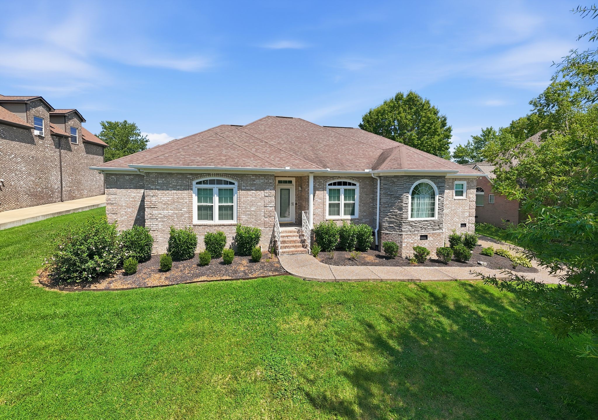 114 Collinwood Dr — photo