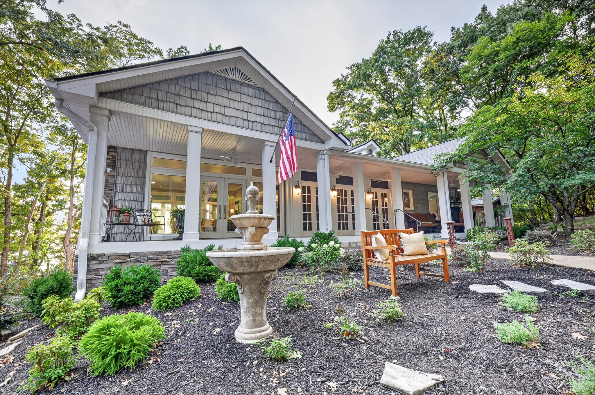 428 Beacon Hill Dr — photo