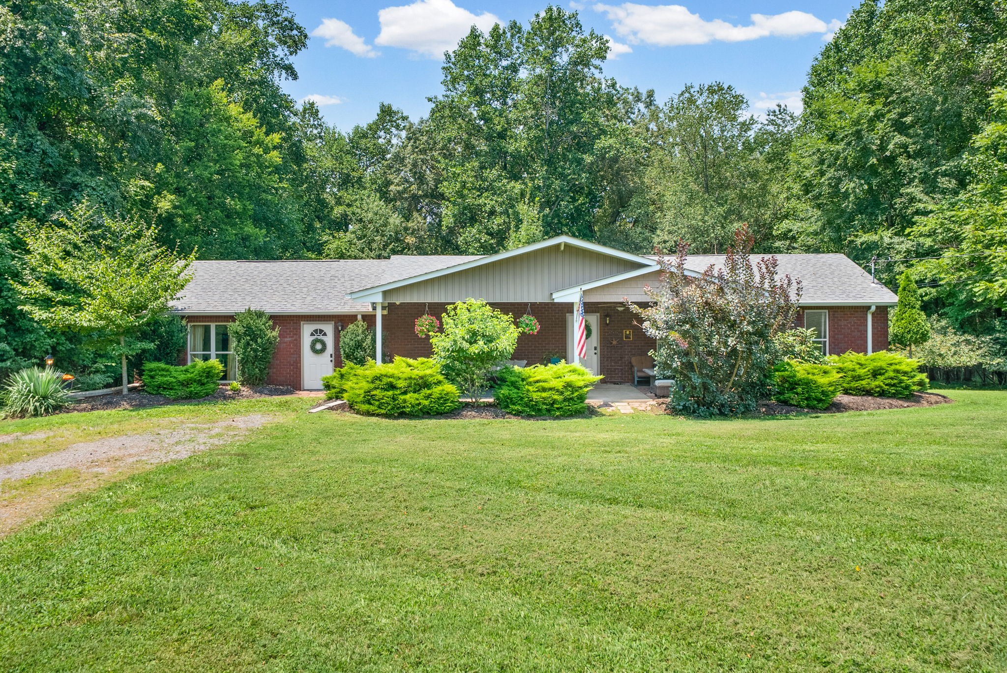 825 Pollard Rd — photo