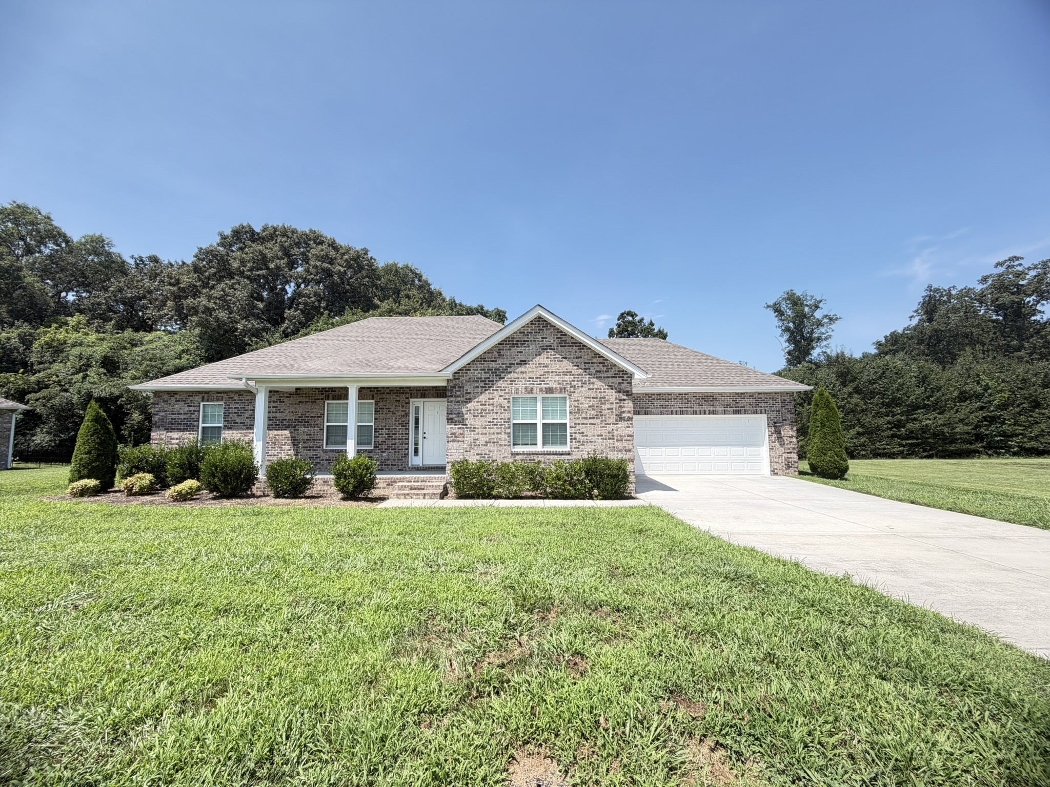 389 Colonial Dr — photo