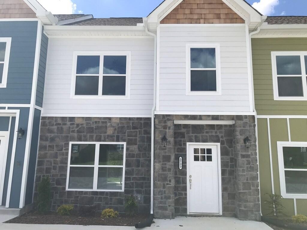3733 Keri Lane, NE — photo
