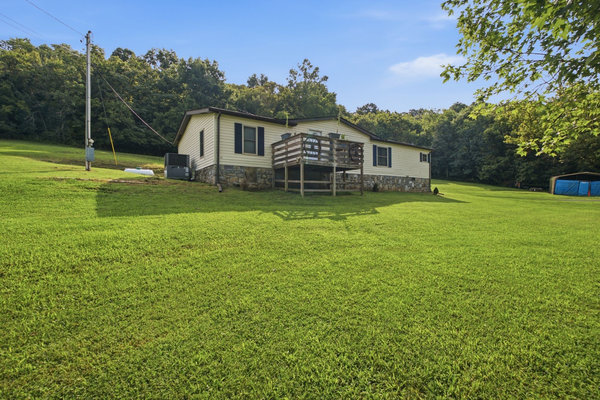1305 Wolf Hill Rd — photo