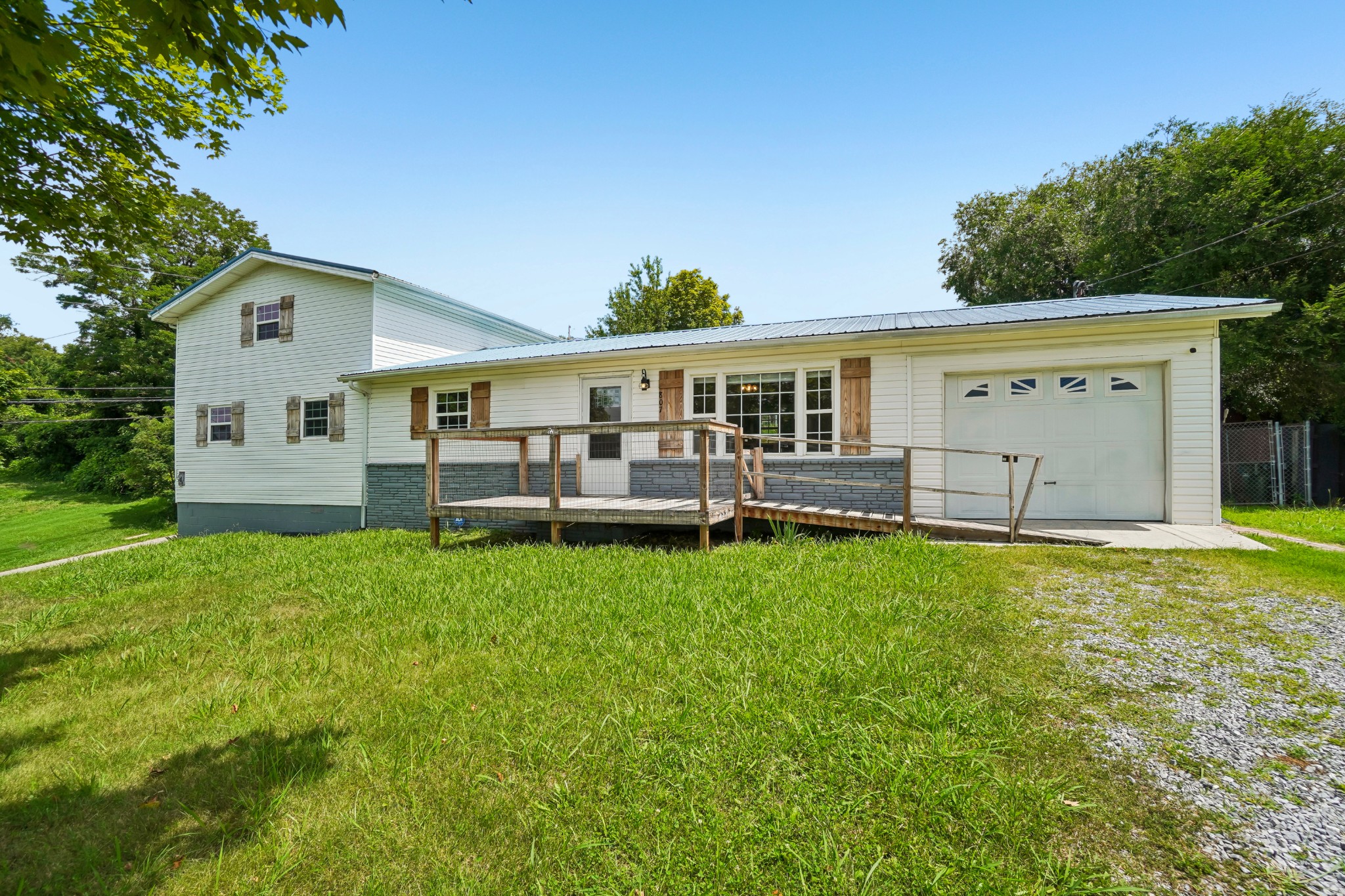 807 Hilltop Dr — photo