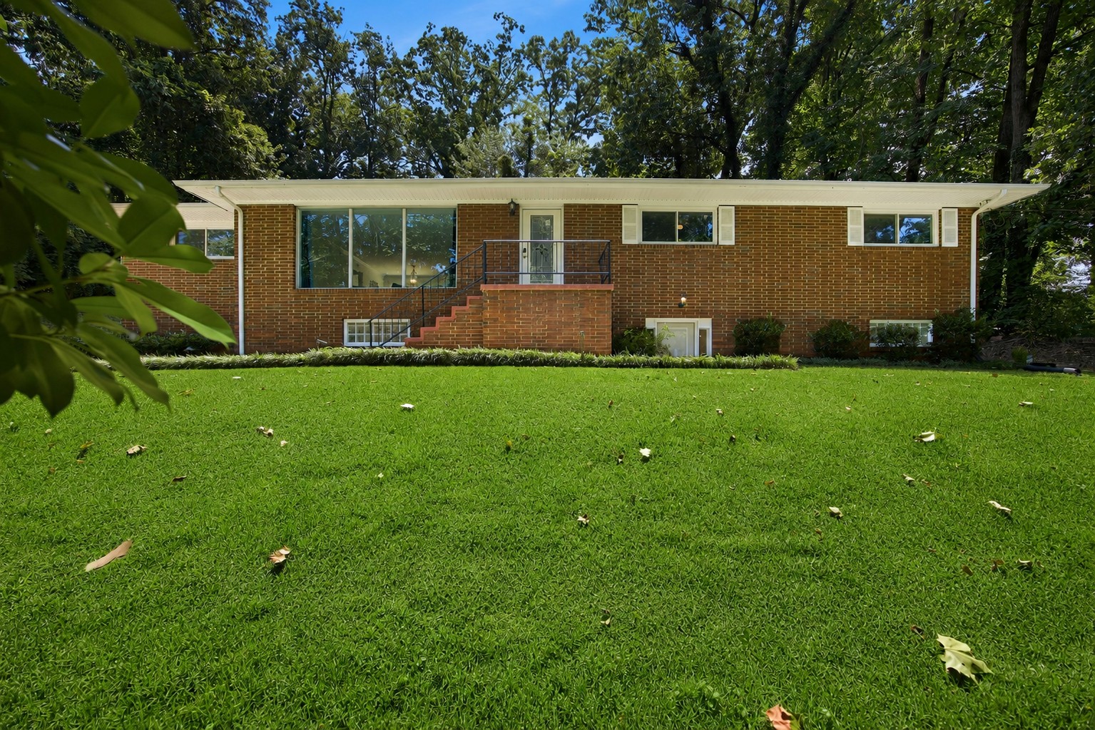610 W Shadowlawn Dr — photo