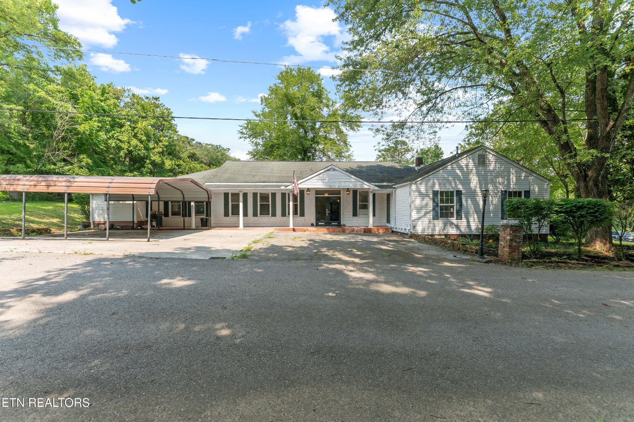 702 Meadowview Drive — photo