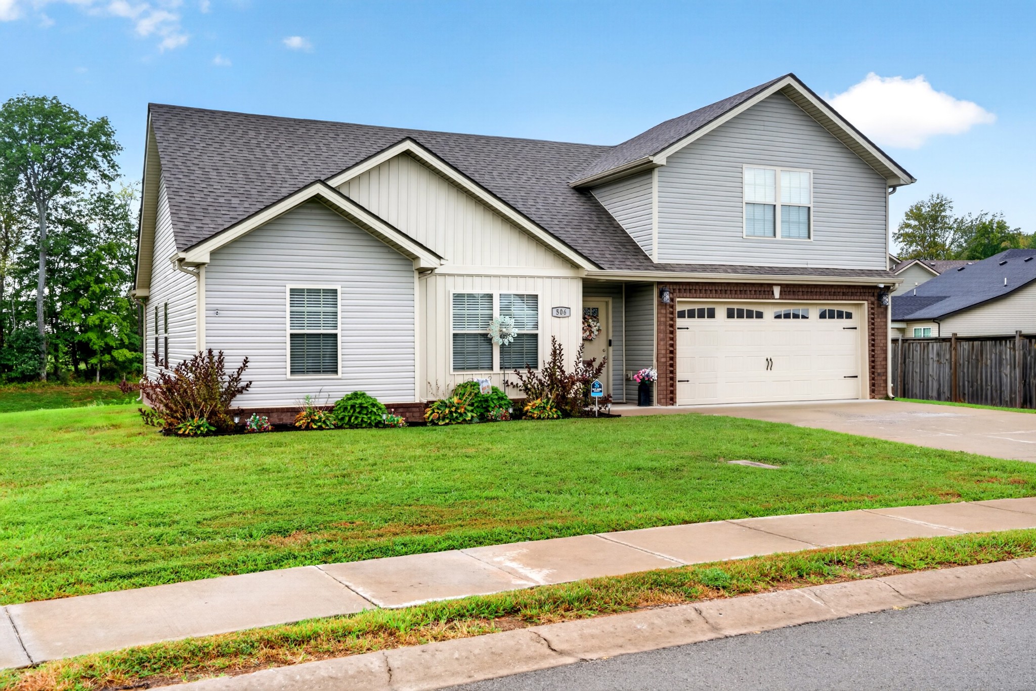 506 Burgess Ct — photo
