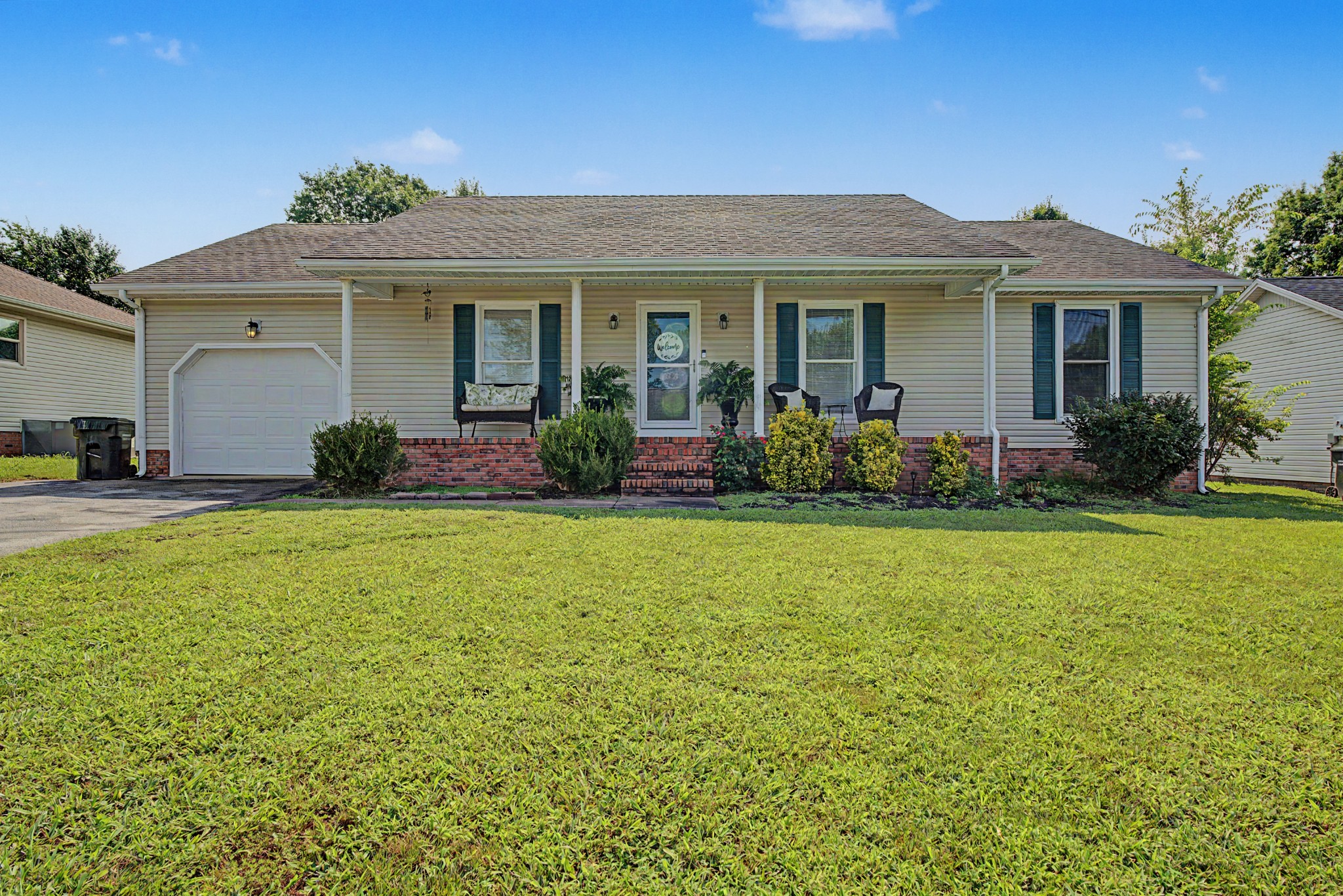 583 Winchester Dr — photo