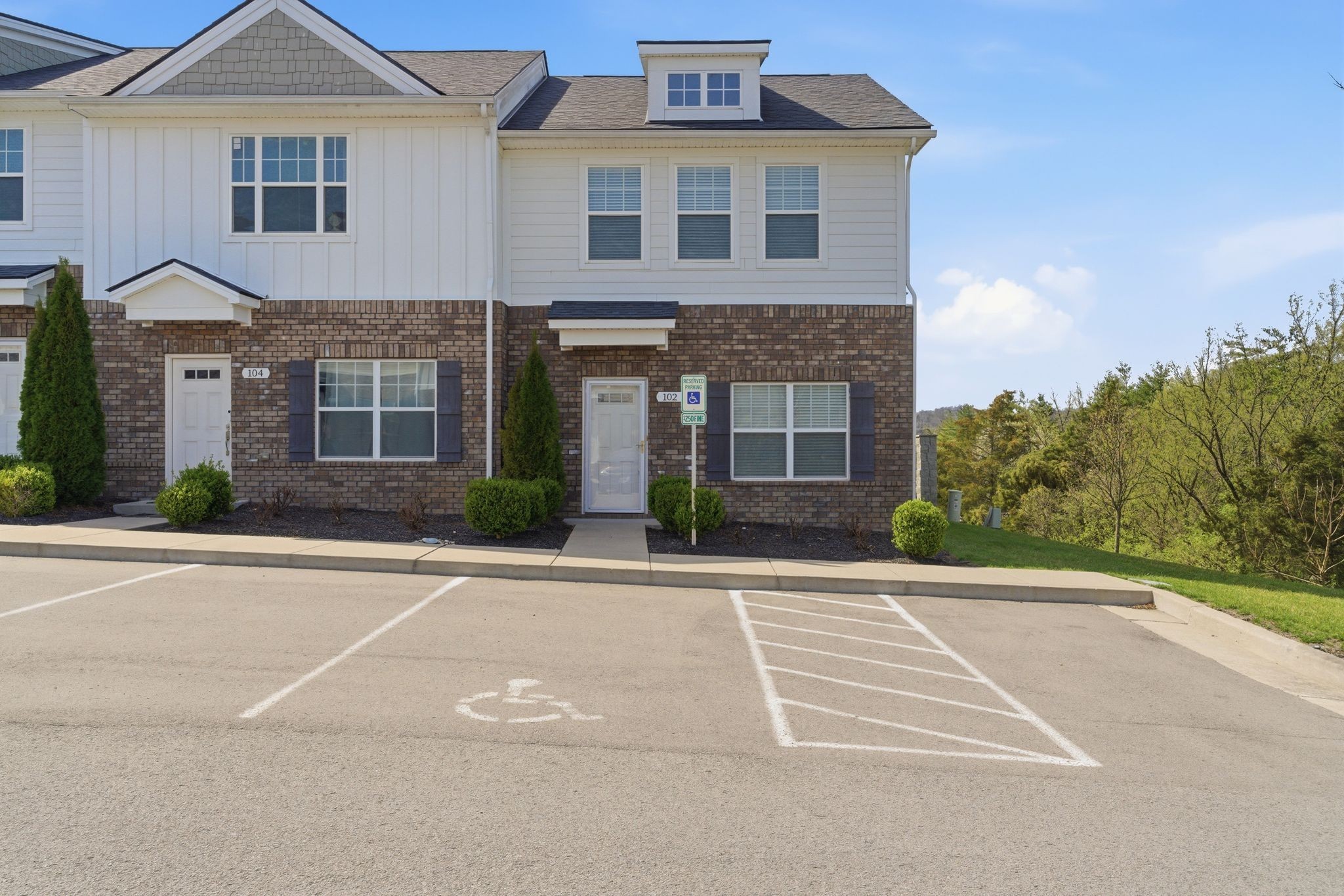 102 Dry Creek Commons Dr — photo
