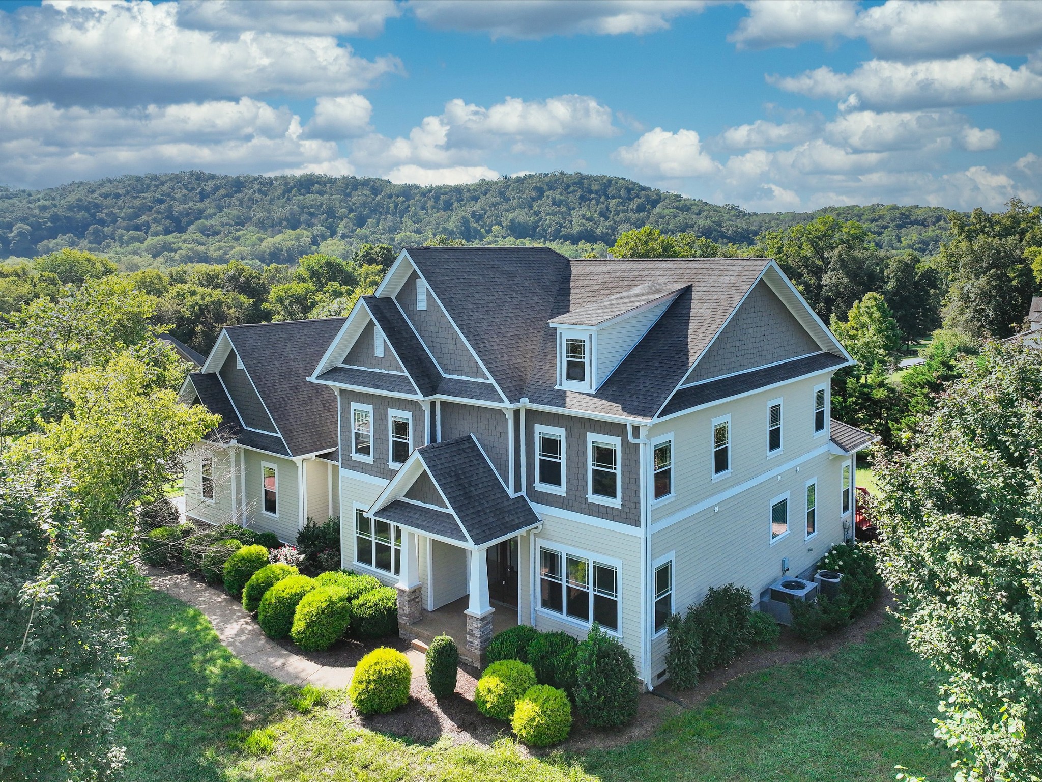 2533 Belle Brook Dr — photo