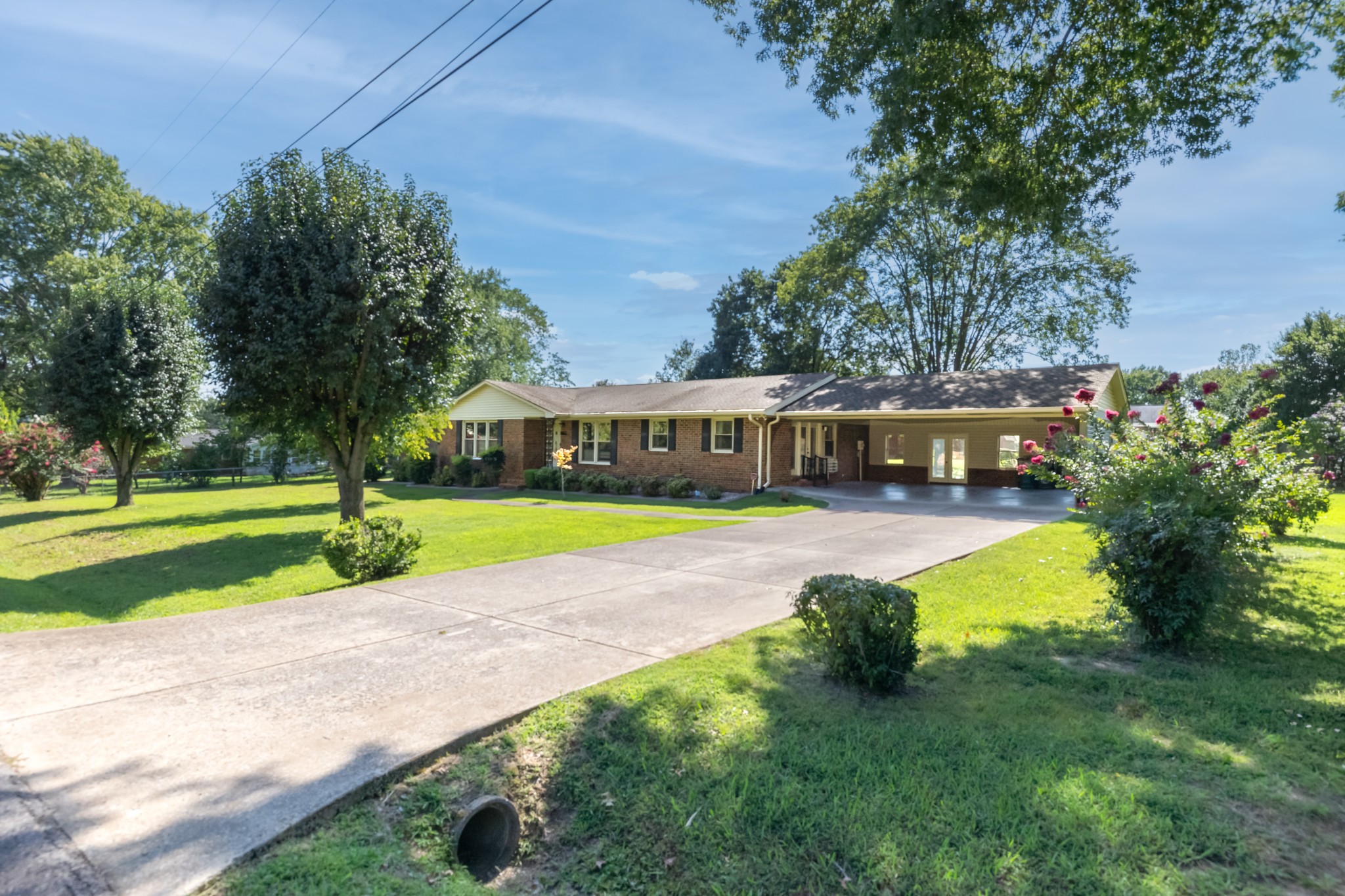 618 Fairlane Dr — photo