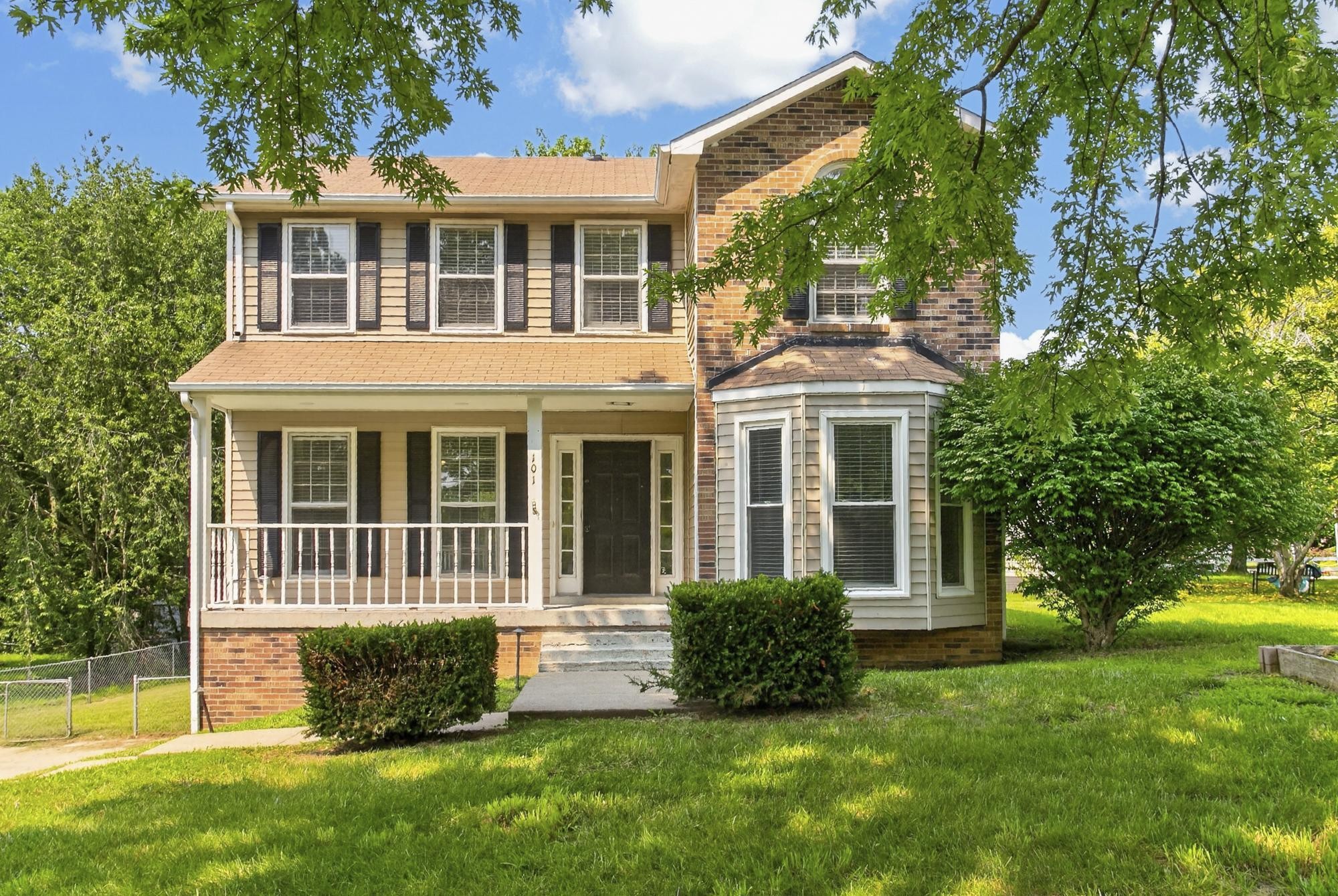 101 Iris Ct — photo