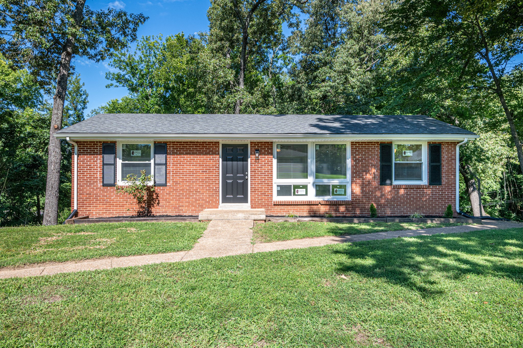 108 Meadowbrook Dr — photo