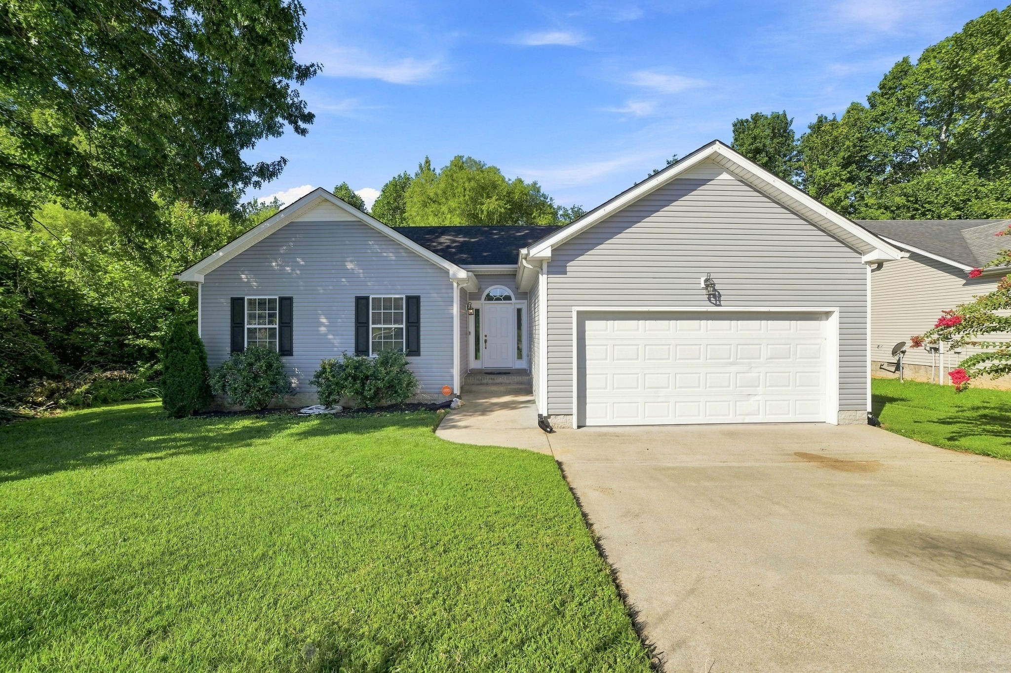 1672 Parkside Dr — photo