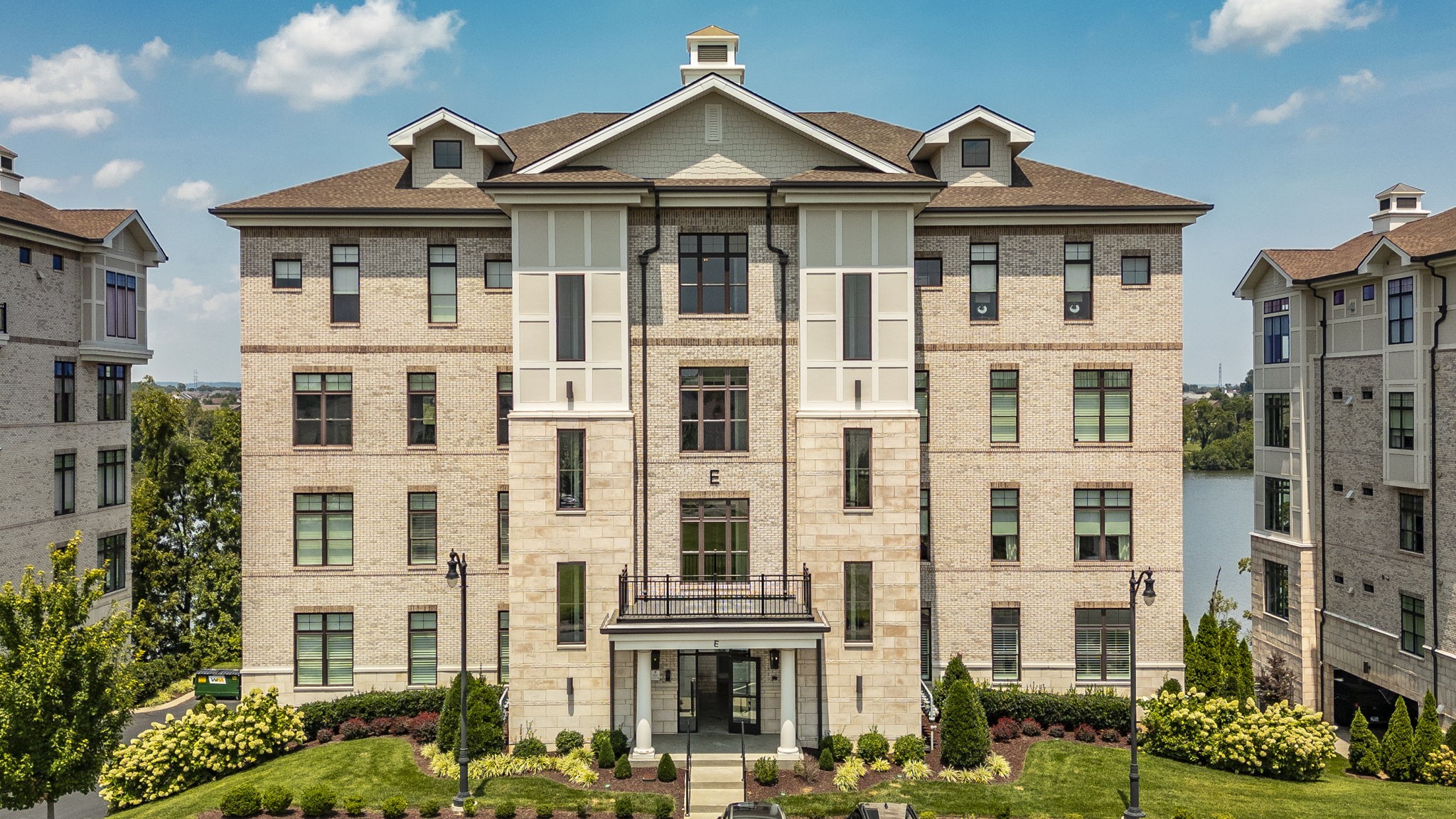 1024 Club View Dr E203 — photo
