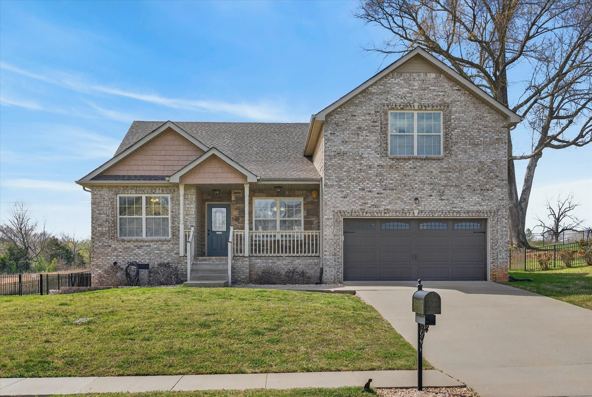 301 Ivy Bend Cir — photo