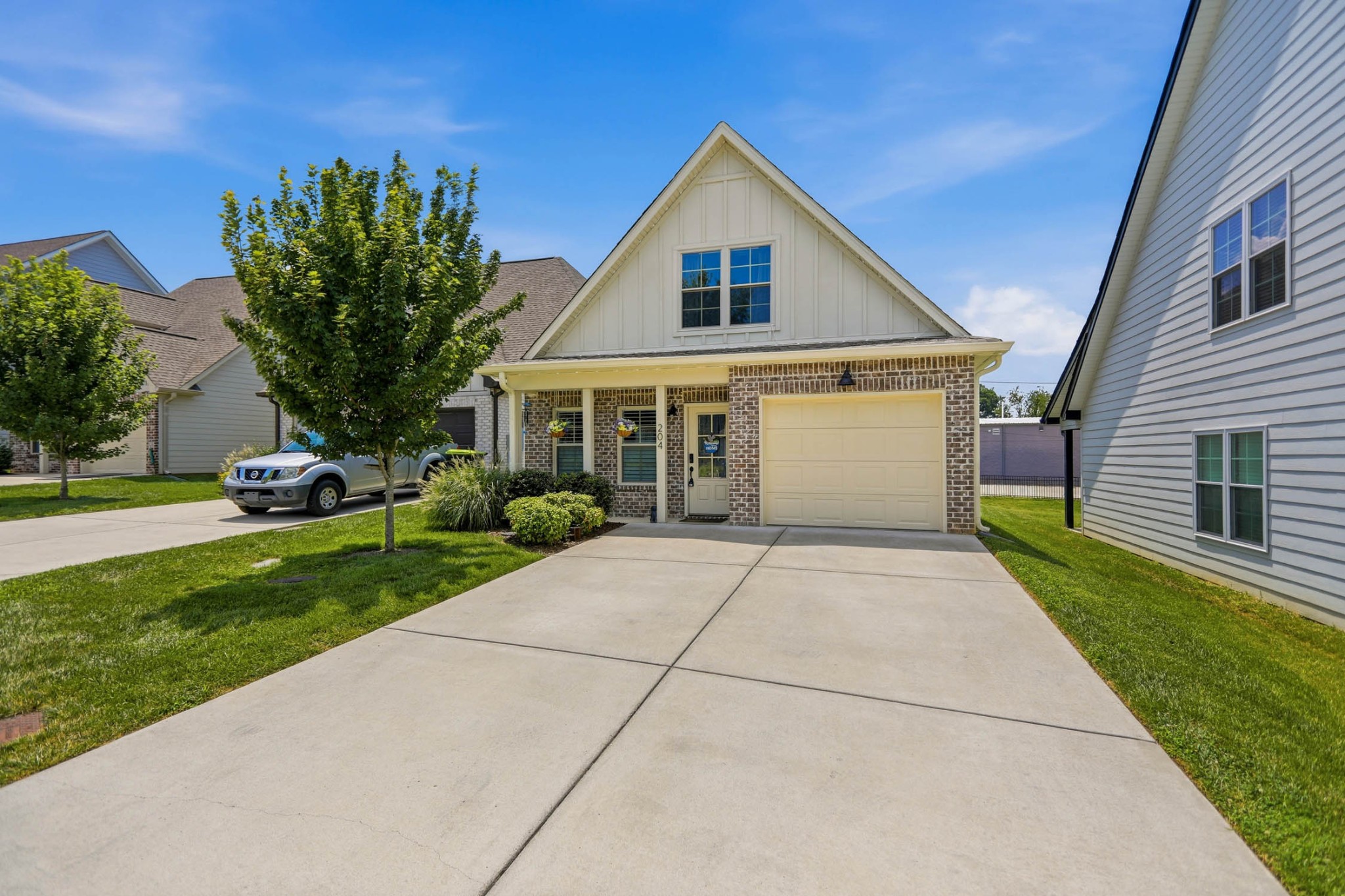 204 Emmett Dr — photo