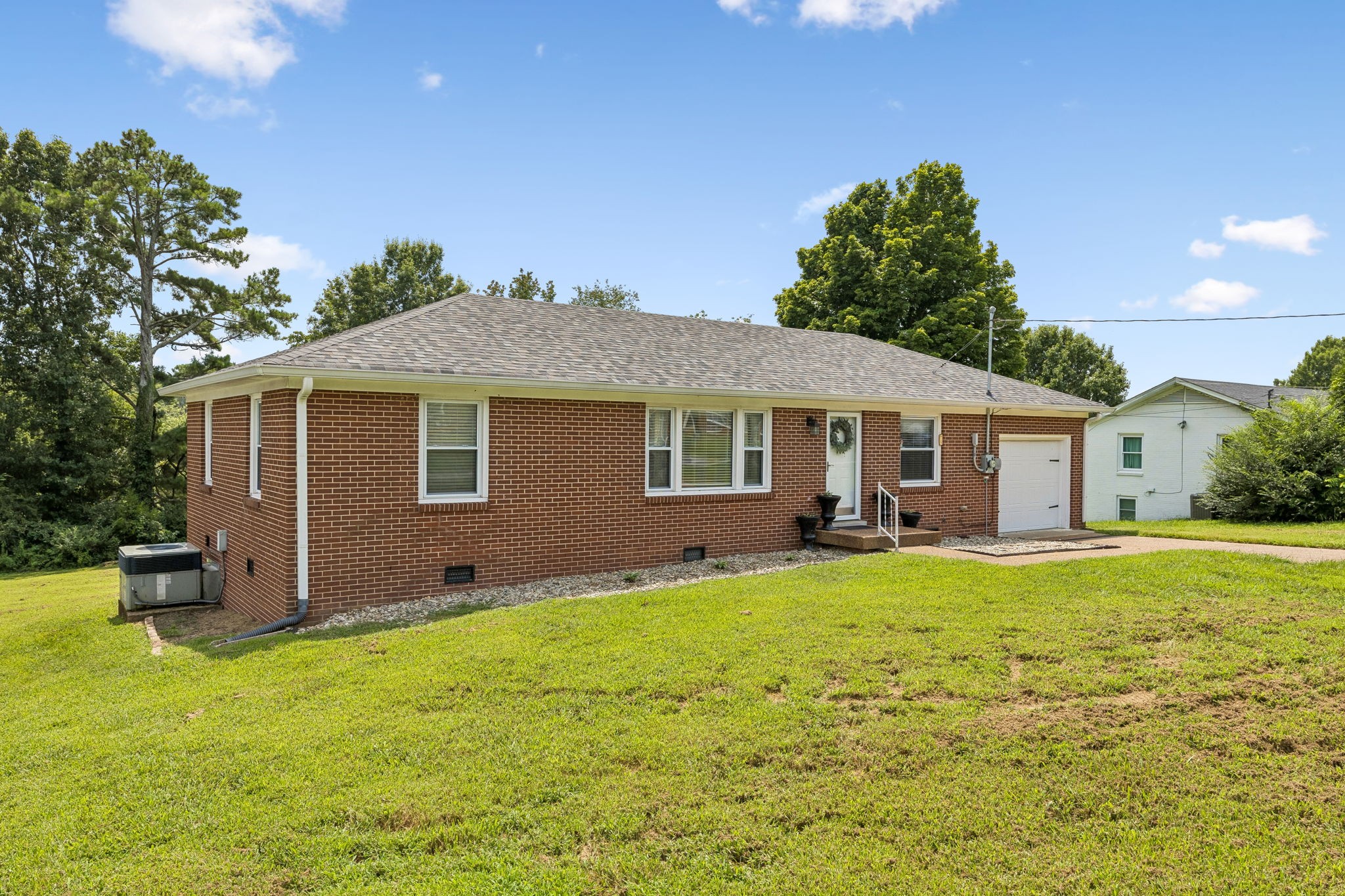 103 Oak Dr — photo