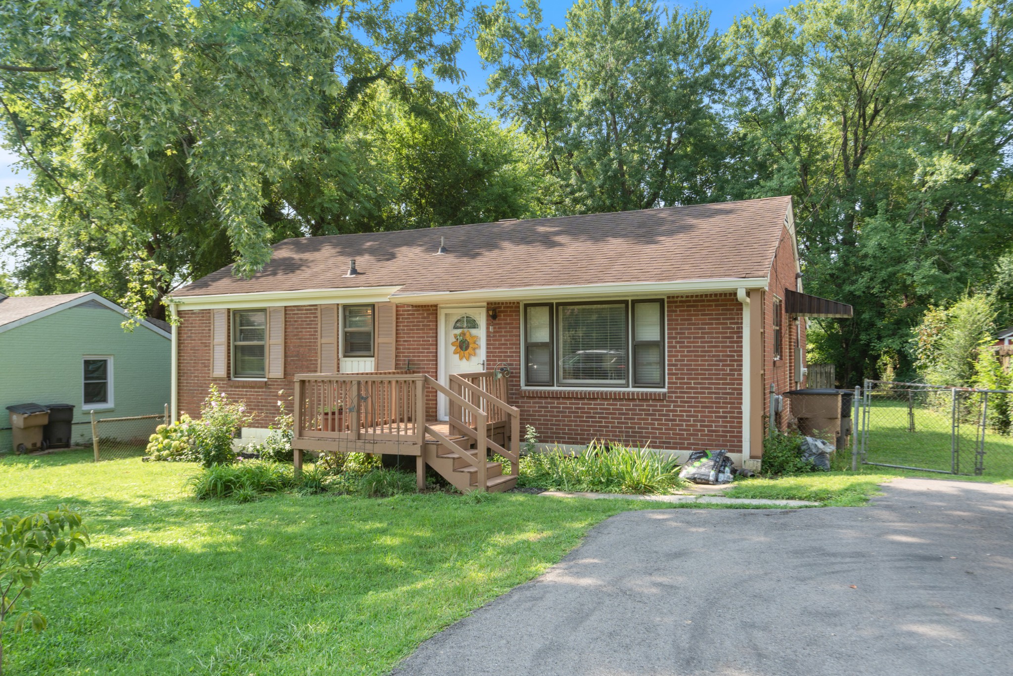 2925 Lakeland Dr — photo