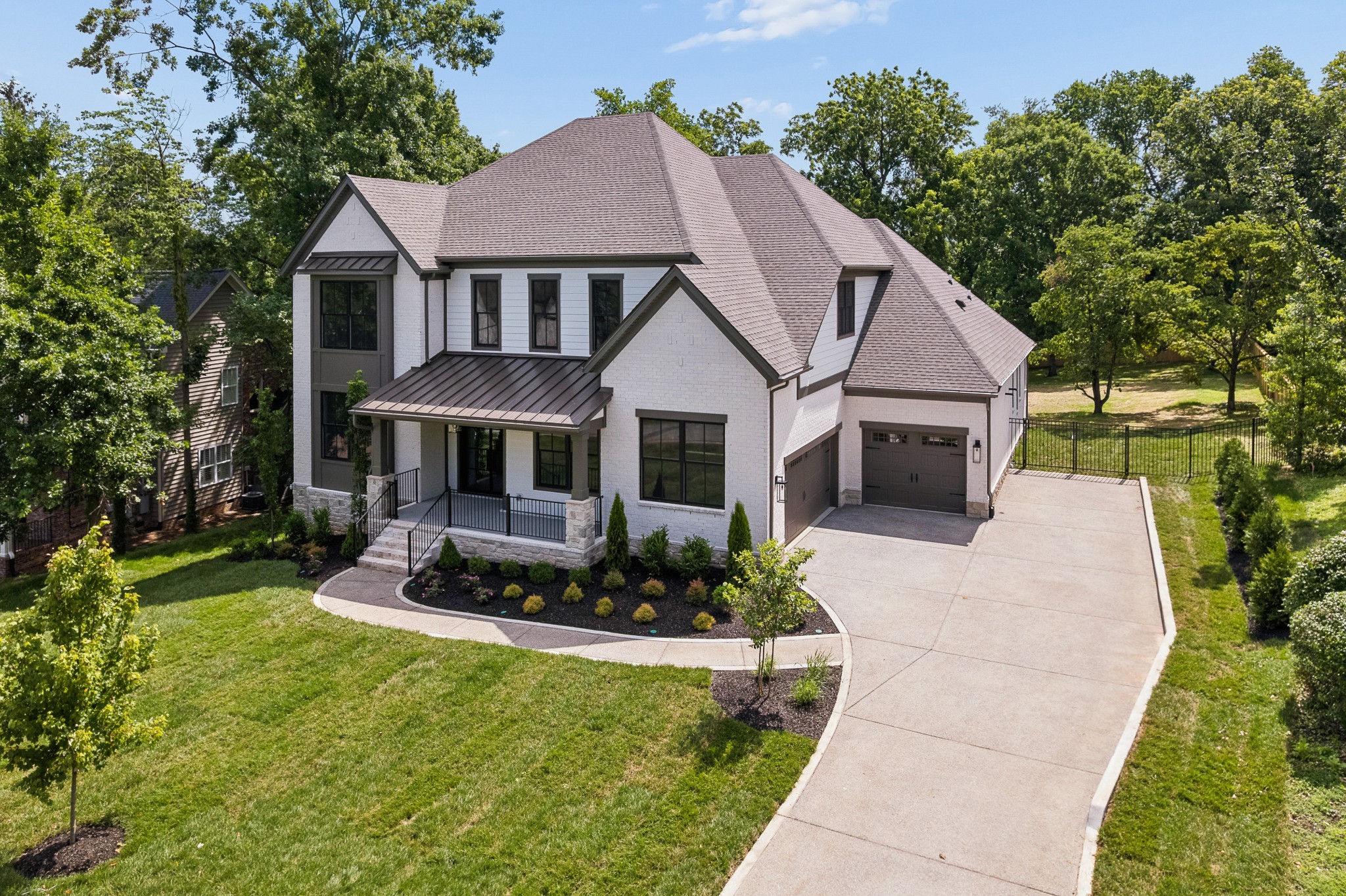 2808 White Oak Dr — photo