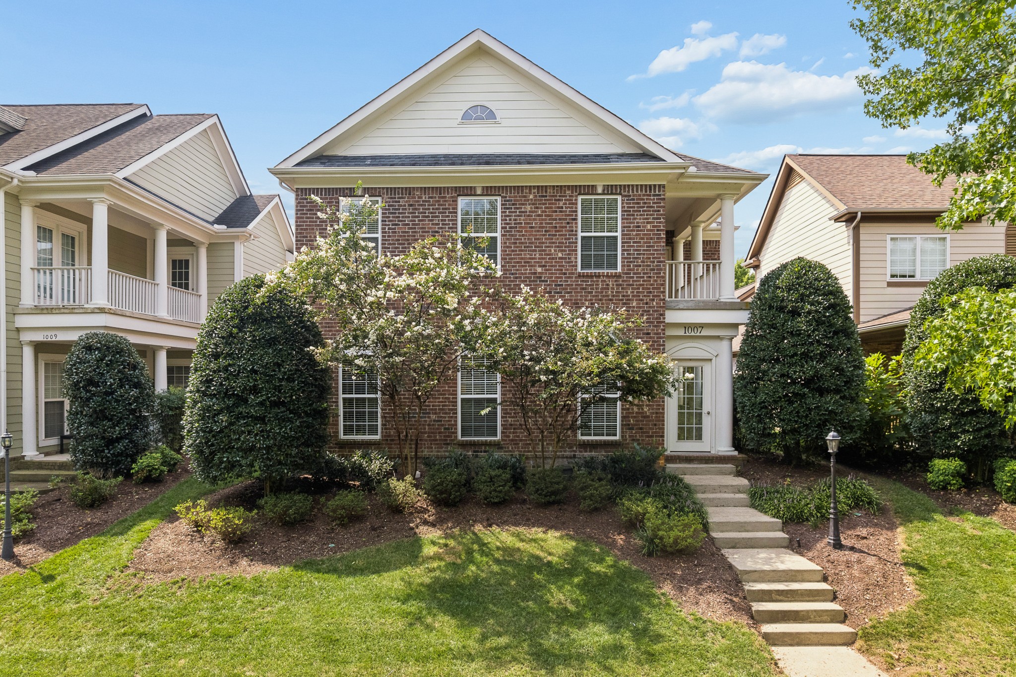 1007 Eden Park Dr — photo