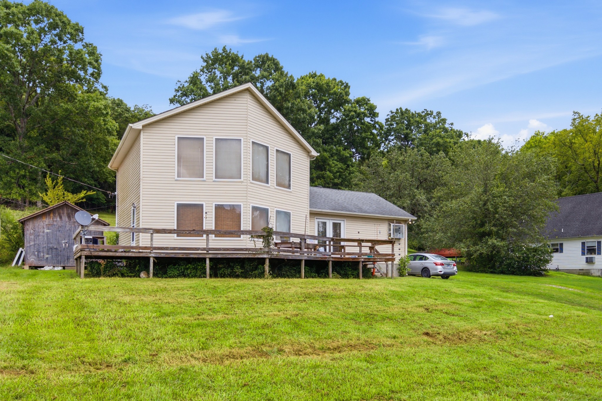 179 Lakeside Dr — photo