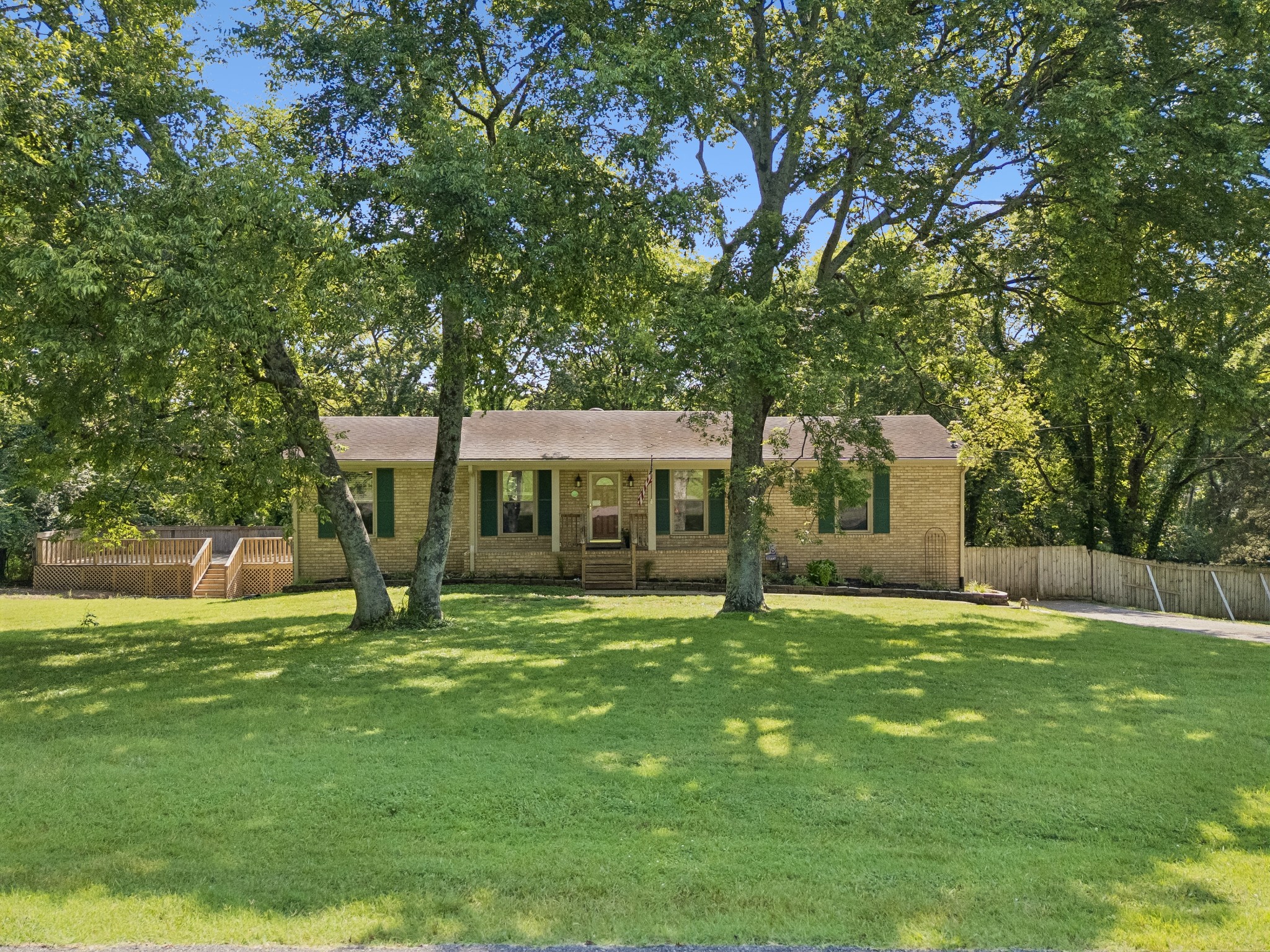 609 Clifton Dr — photo