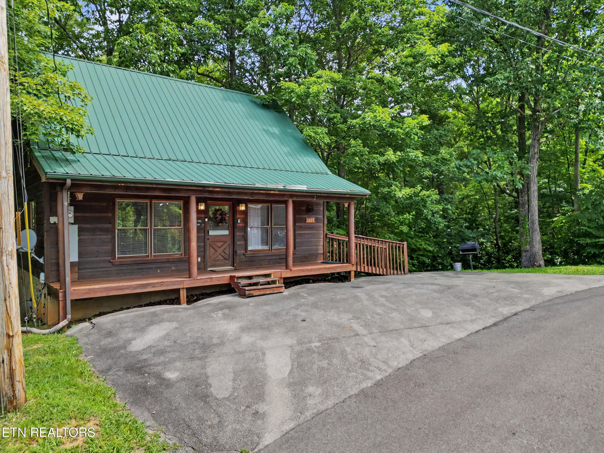 2434 N School House Gap Rd — photo