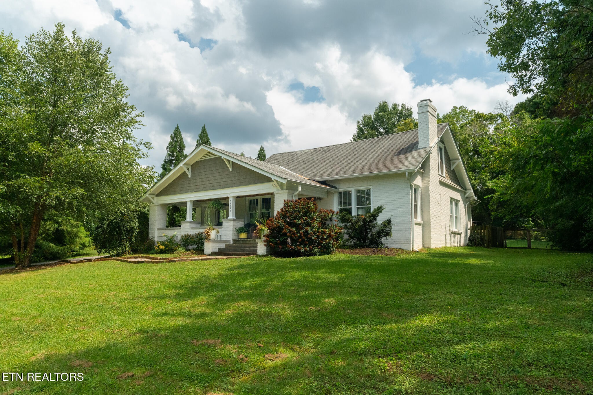 2516 Maple Drive — photo