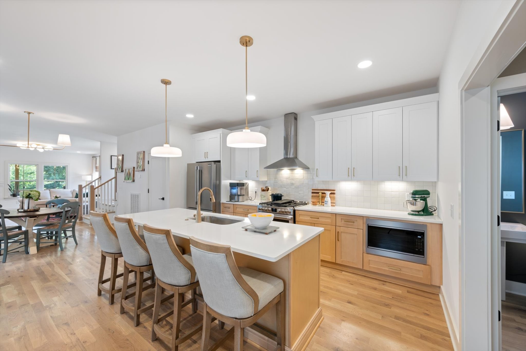 2706A Bronte Ave — photo