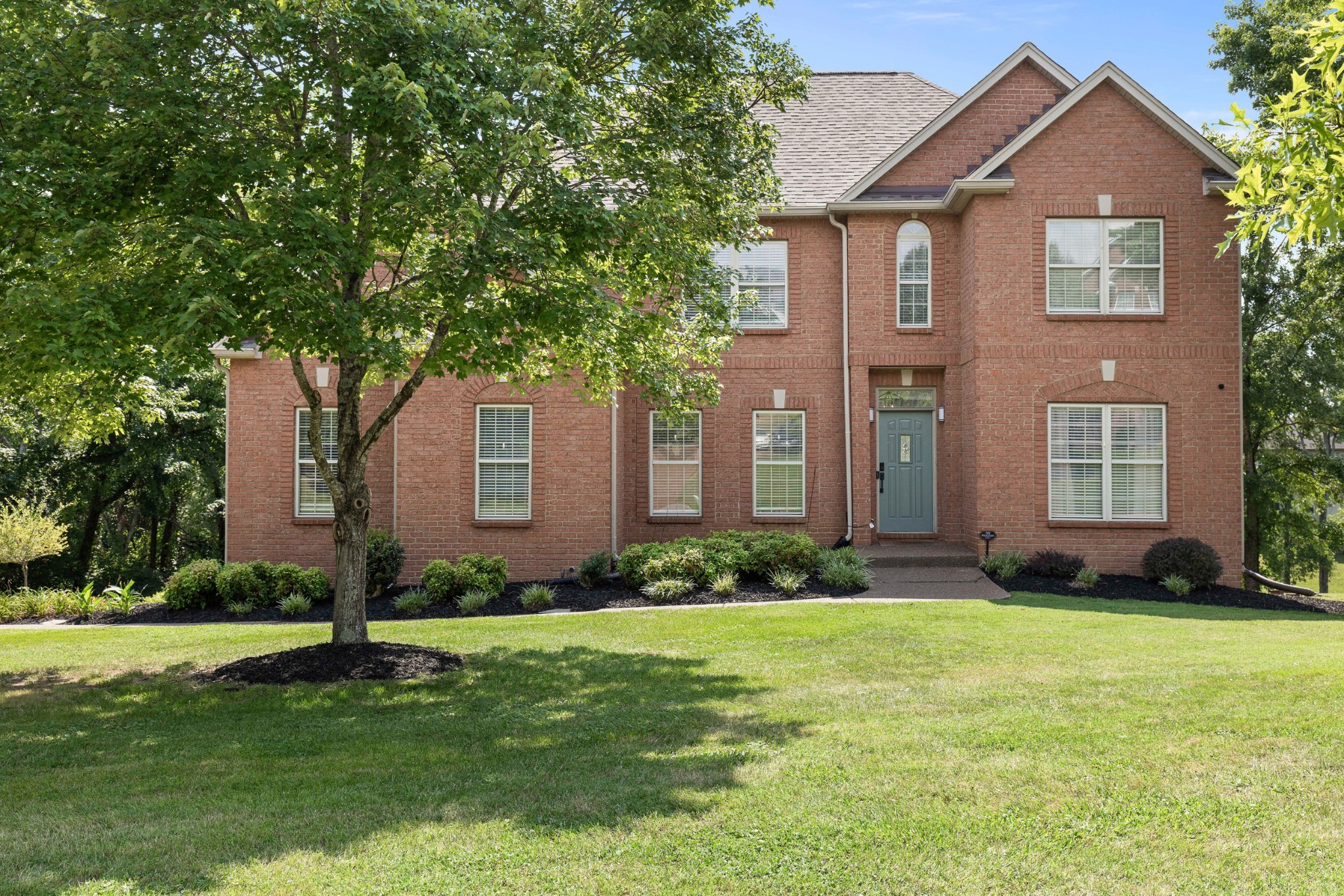 812 Lynn Dr — photo