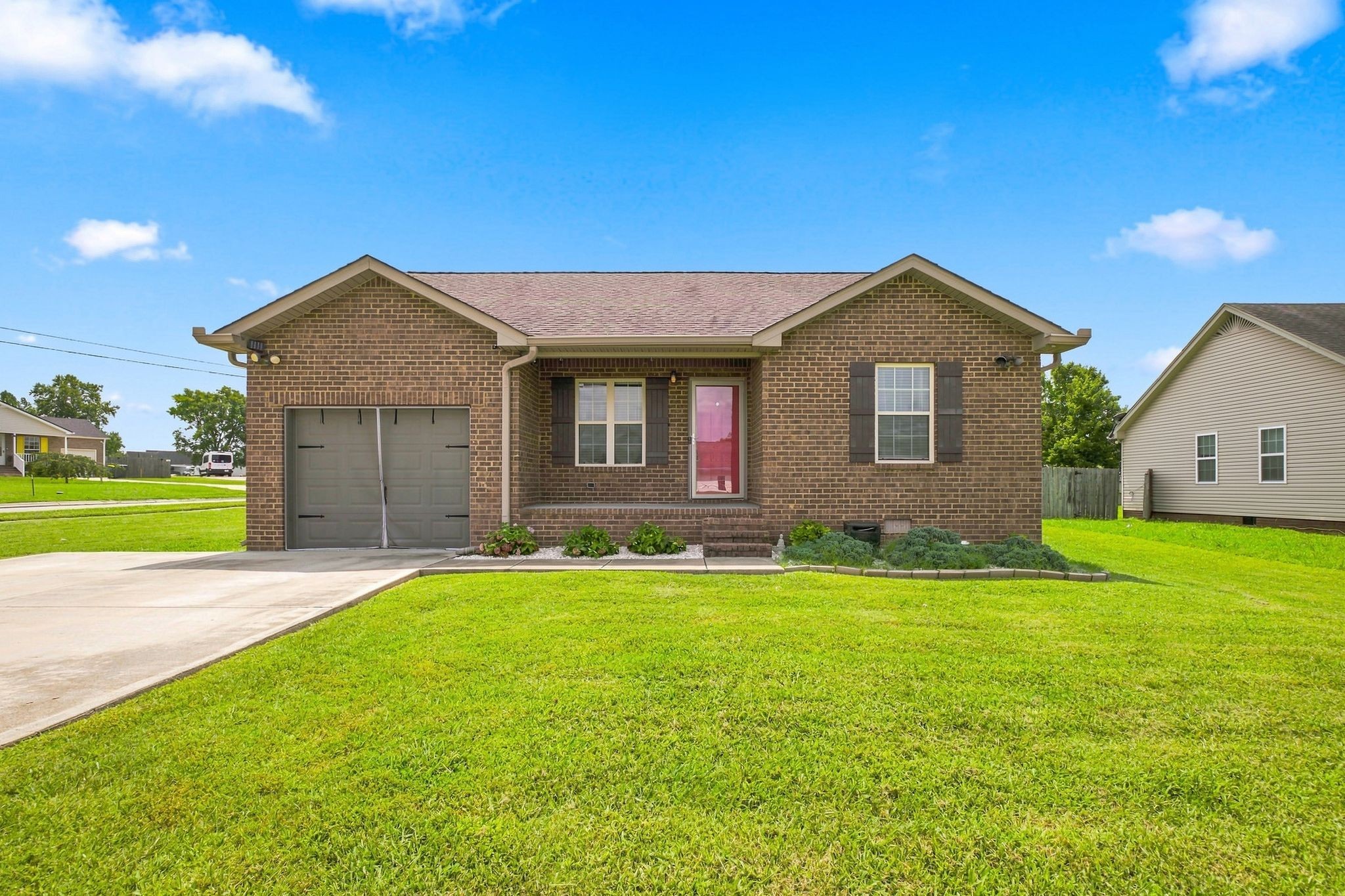 438 Princeton Dr — photo
