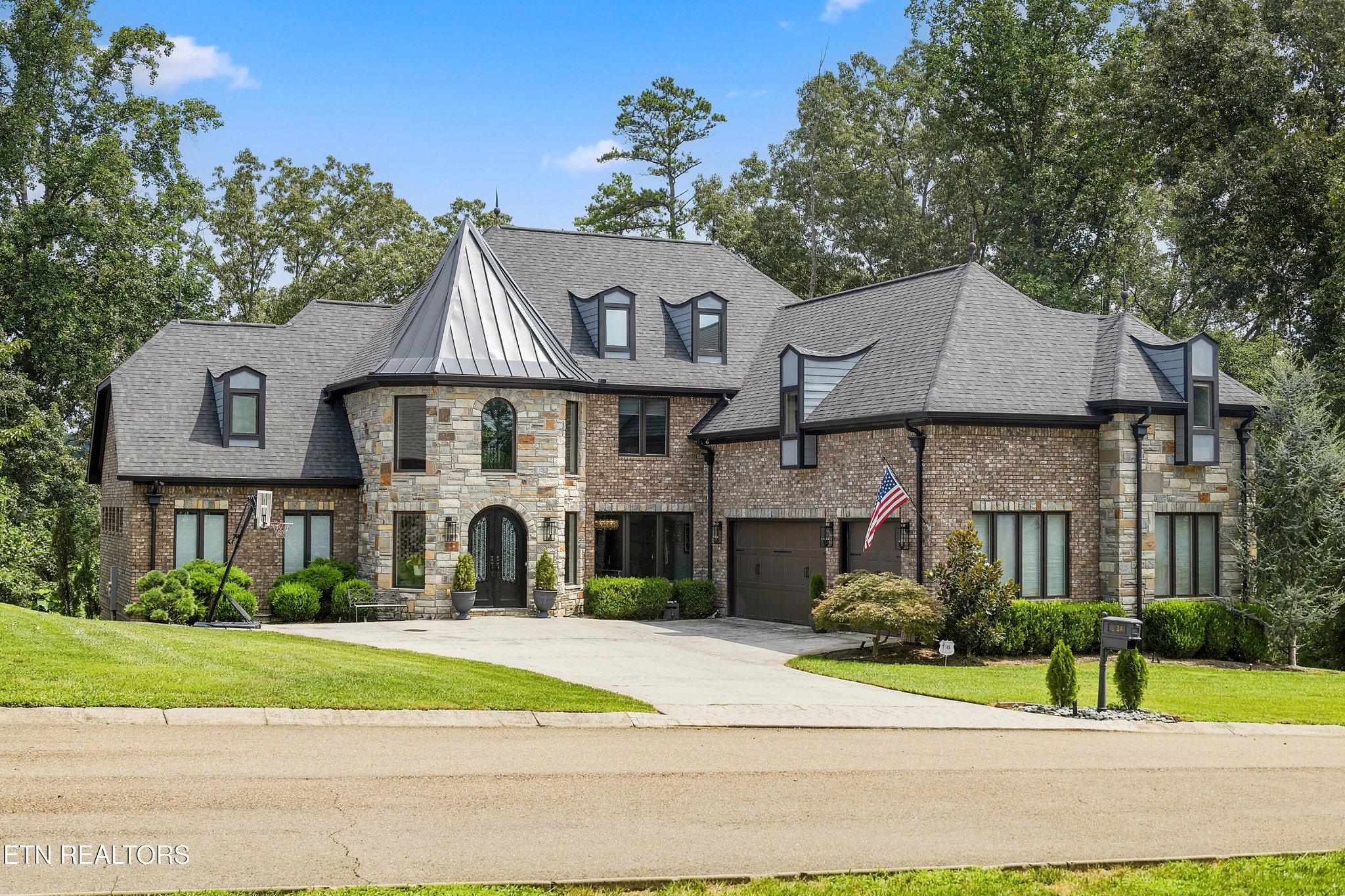 2124 Viewcrest Lane — photo