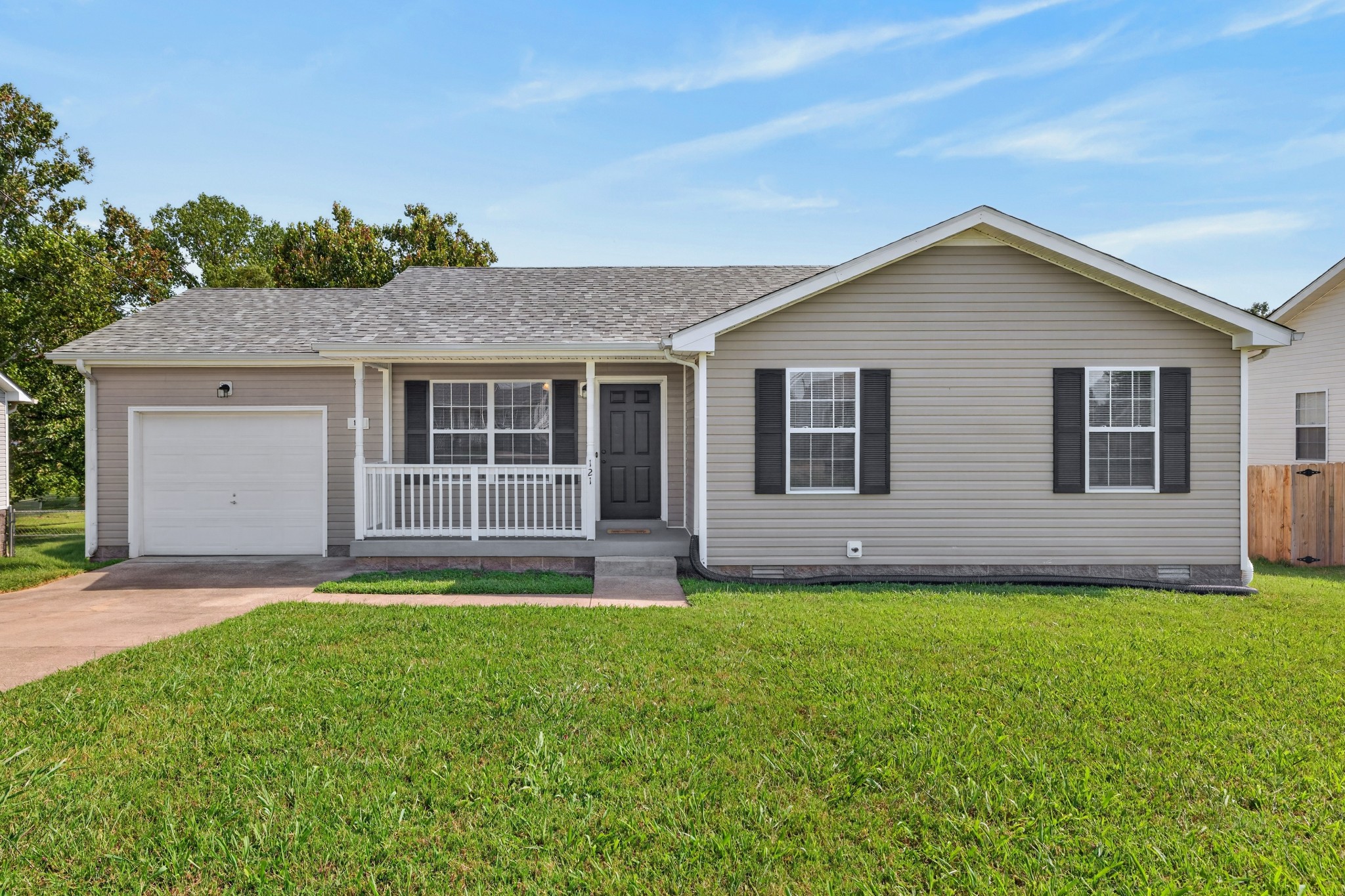 121 Gleaves Ln — photo