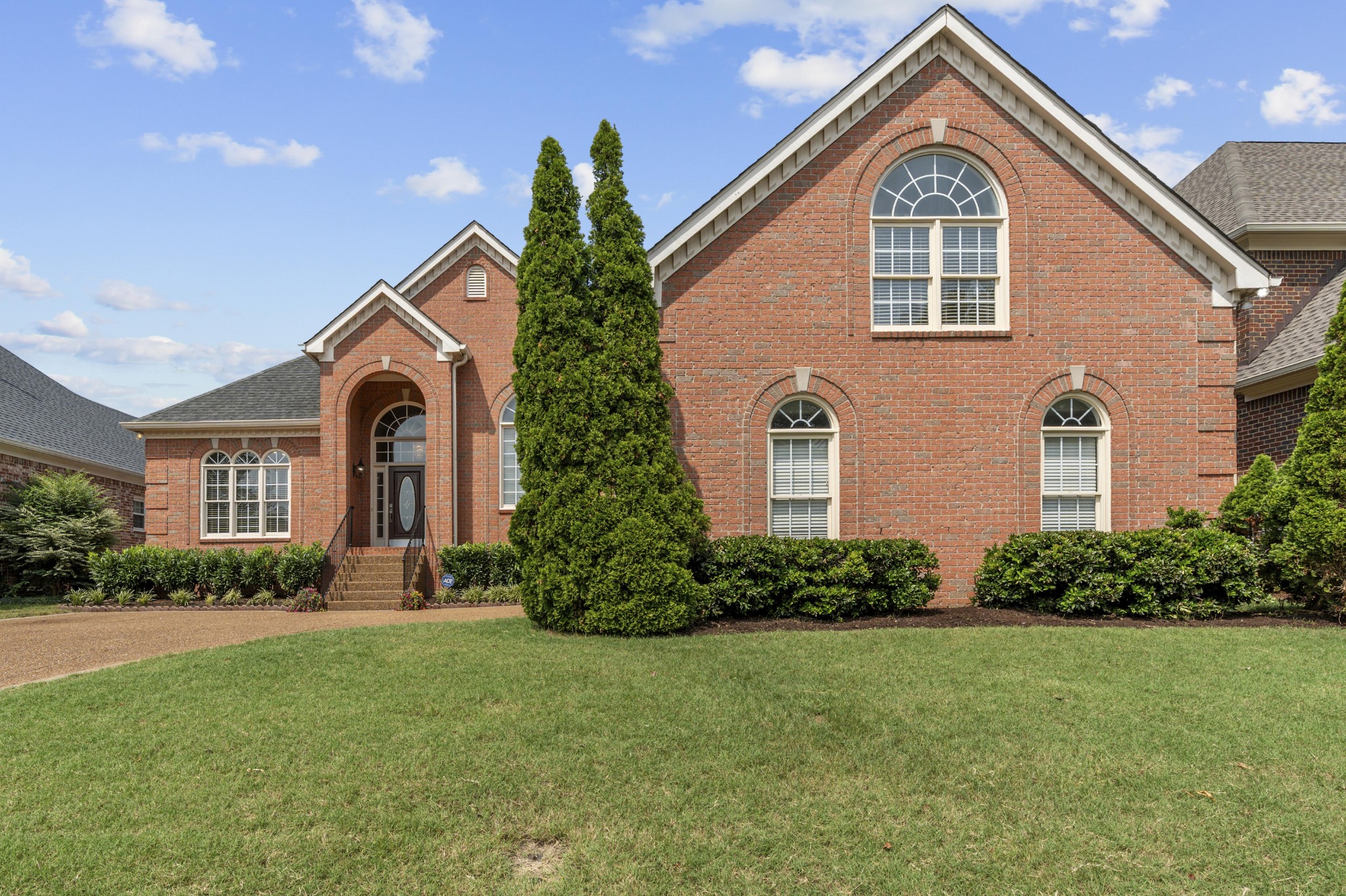 123 Gallagher Dr — photo