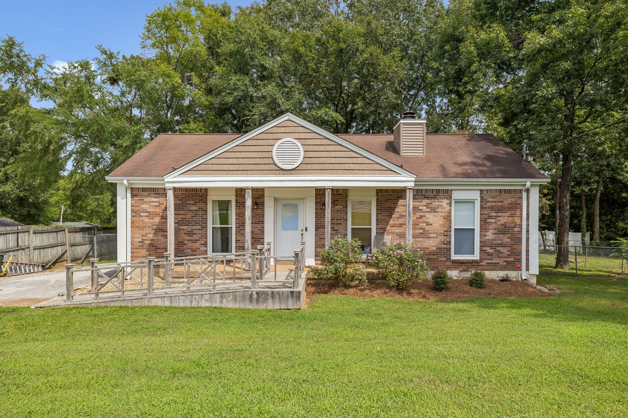176 Lucy Dr — photo