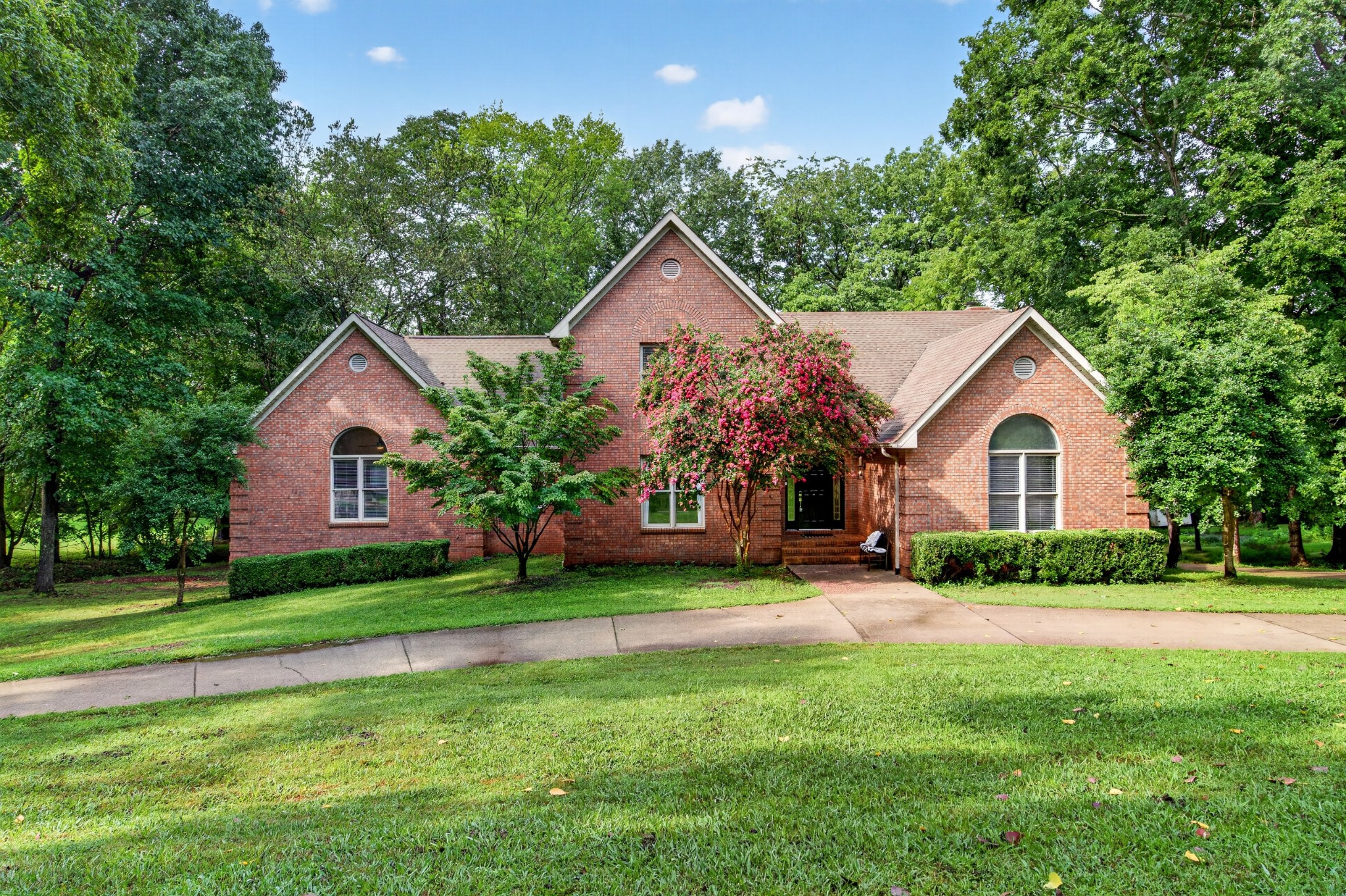 1604 Deerfield Dr — photo