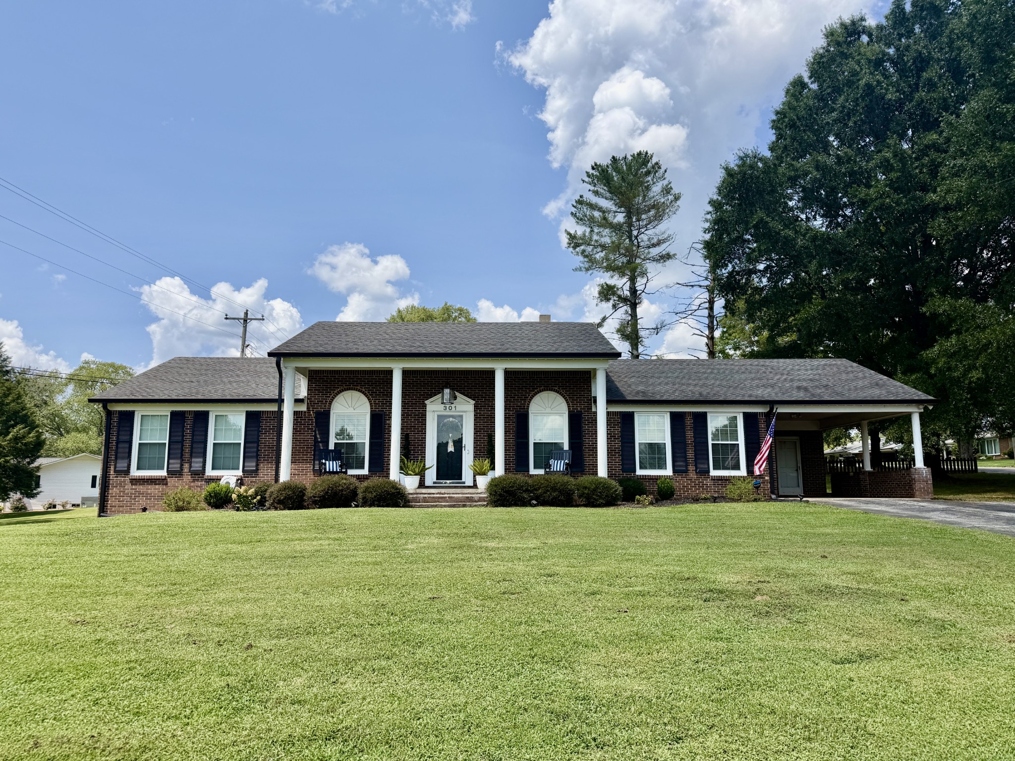 301 Roberta Ln — photo