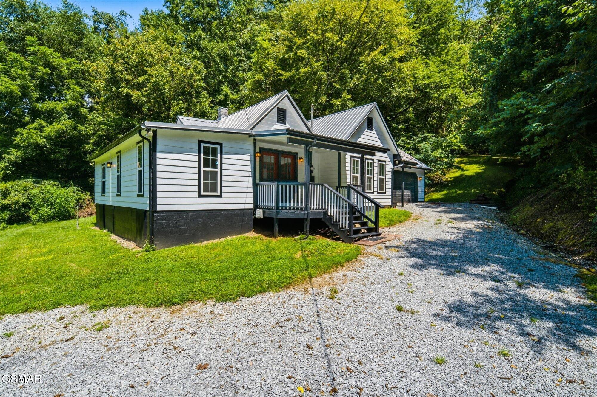 890 Indian Gap Road — photo