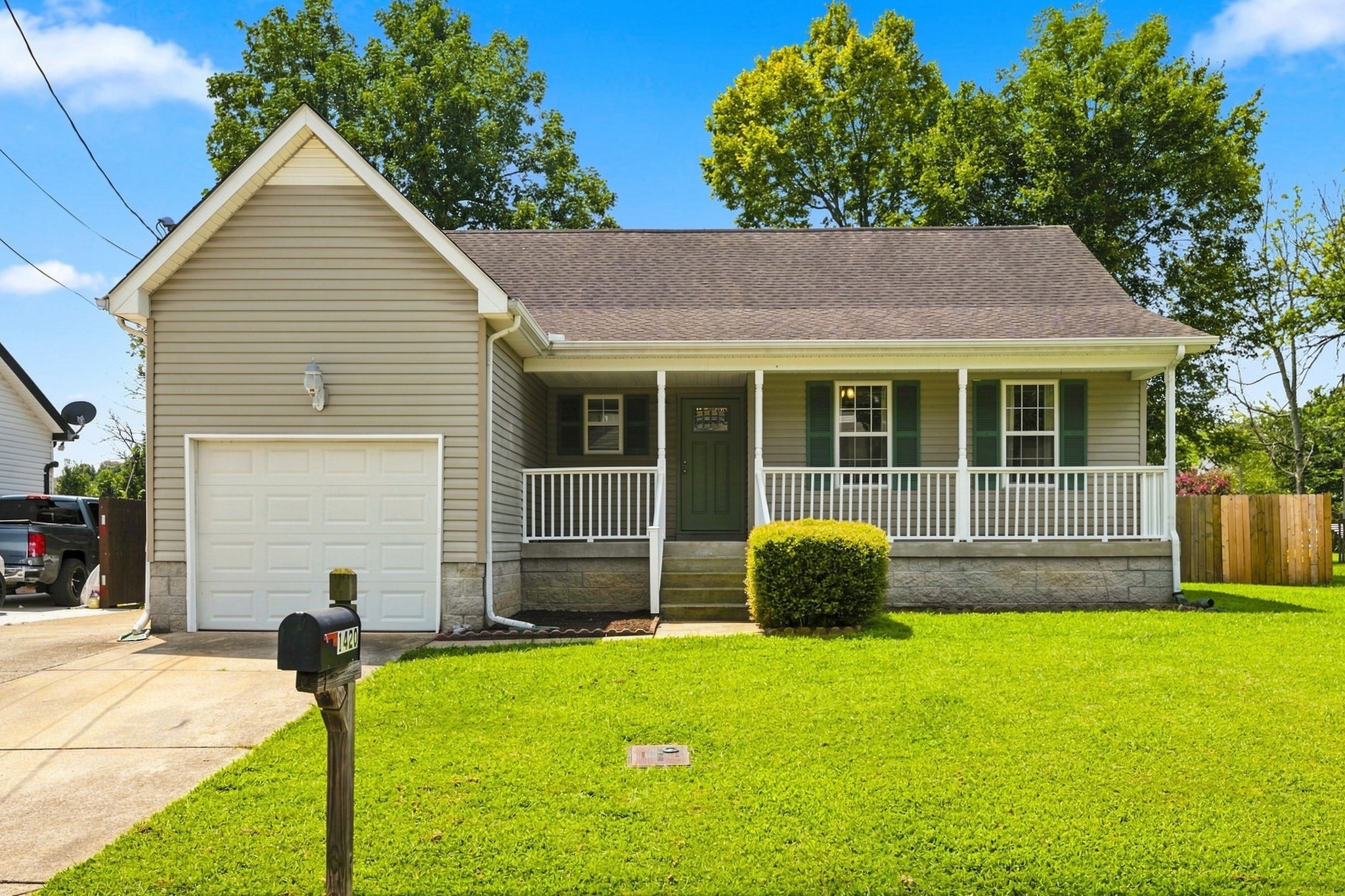 1420 Laurel Oak Dr — photo