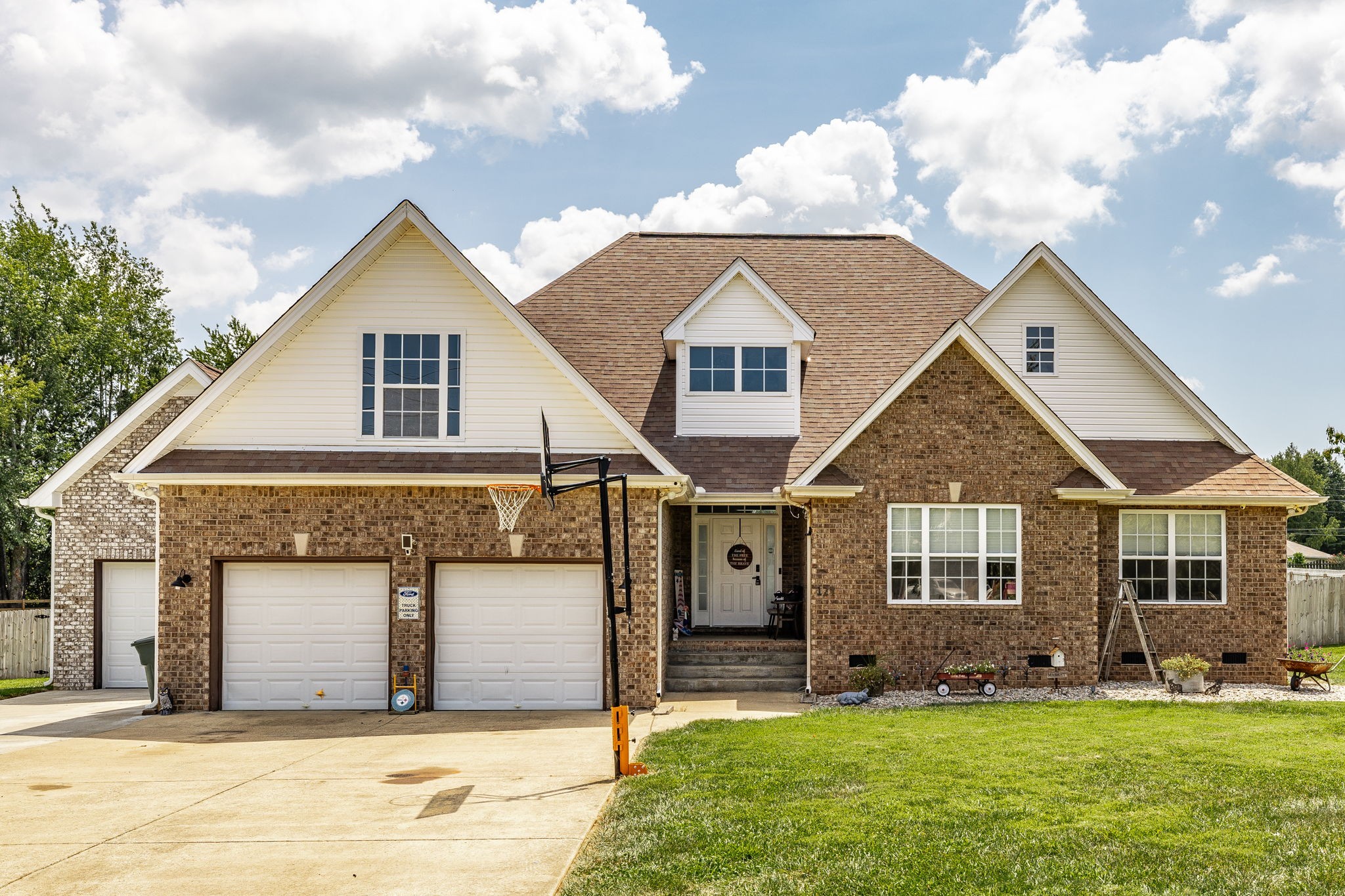 124 Emma Dr — photo