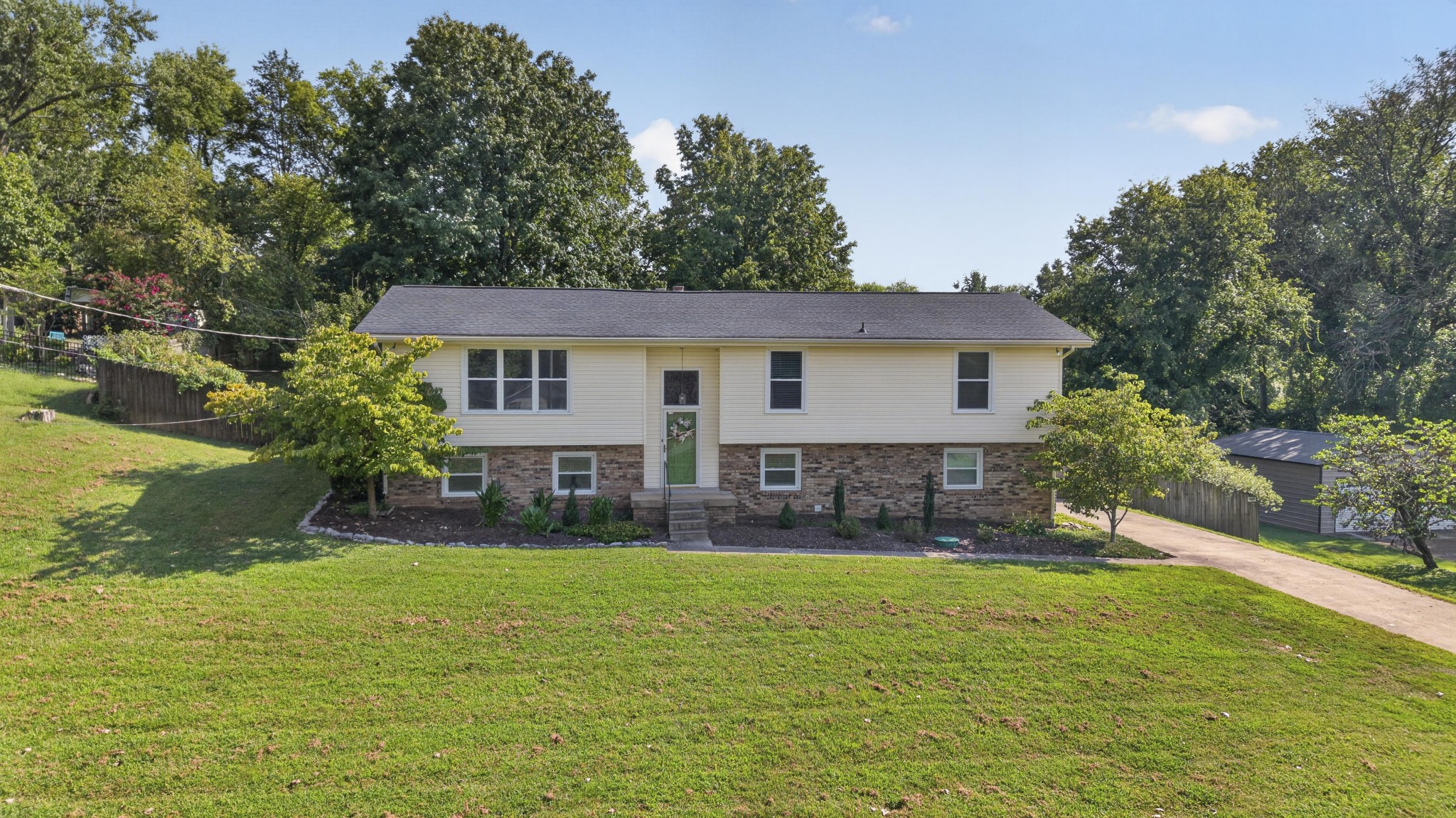 713 Hillbrook Dr — photo