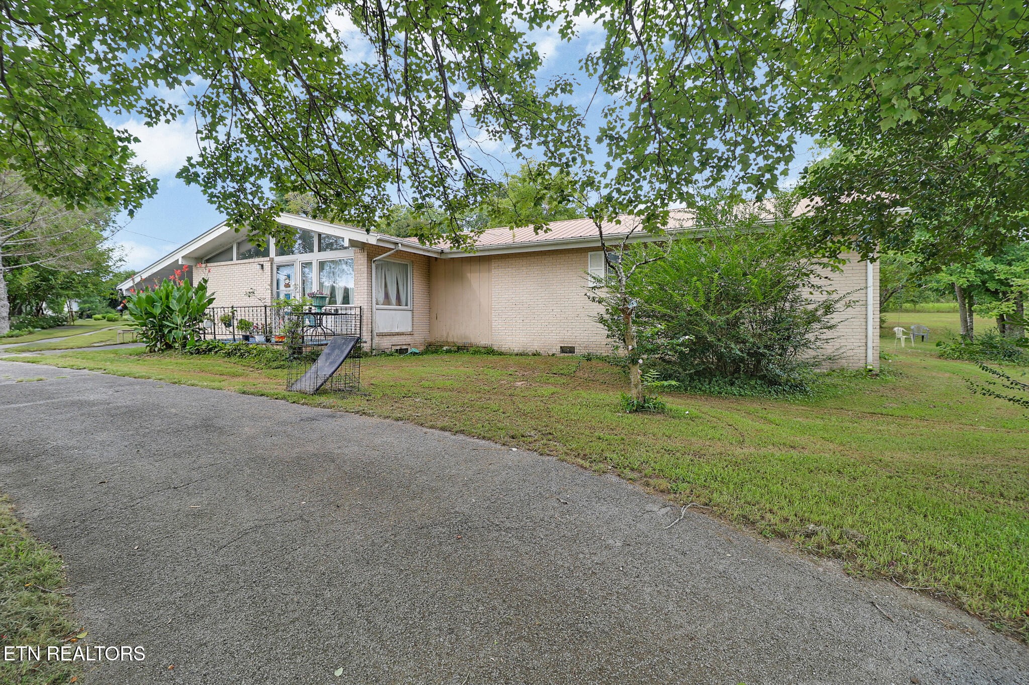 1030 Allardt Hwy — photo