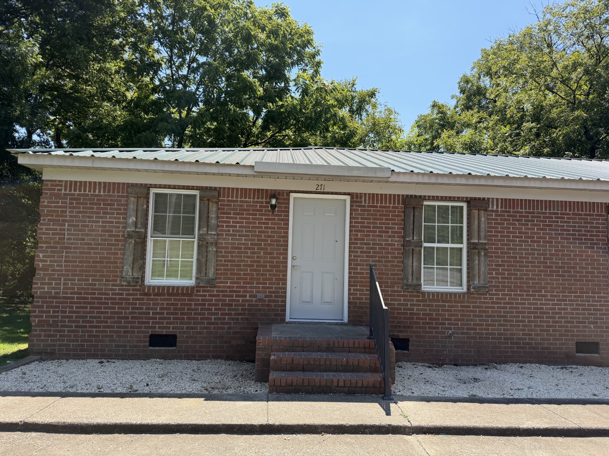 271 Bayless Dr — photo
