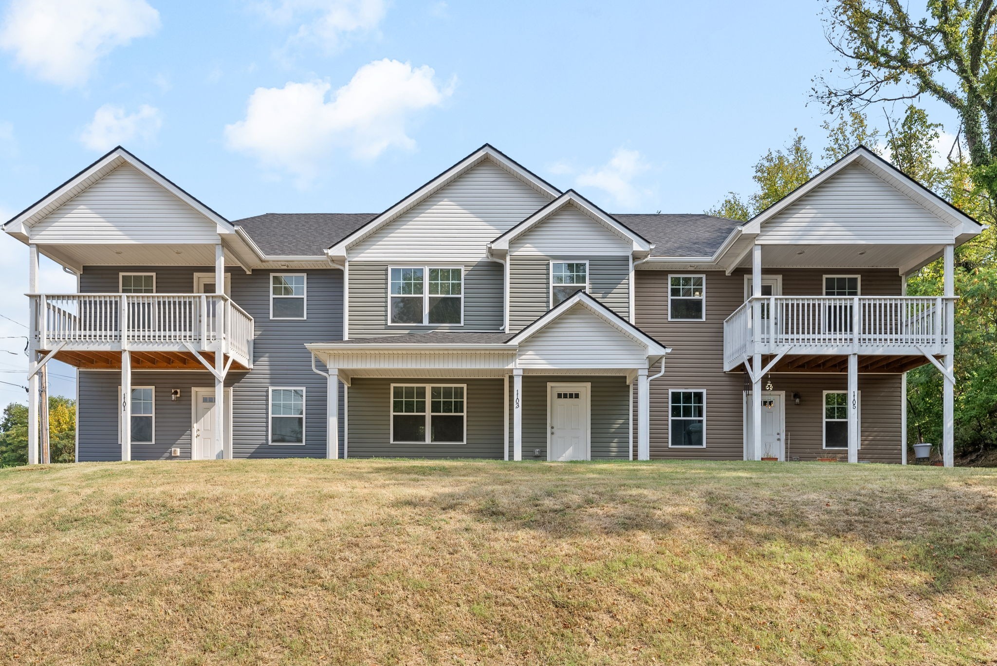 1103 Commerce St — photo