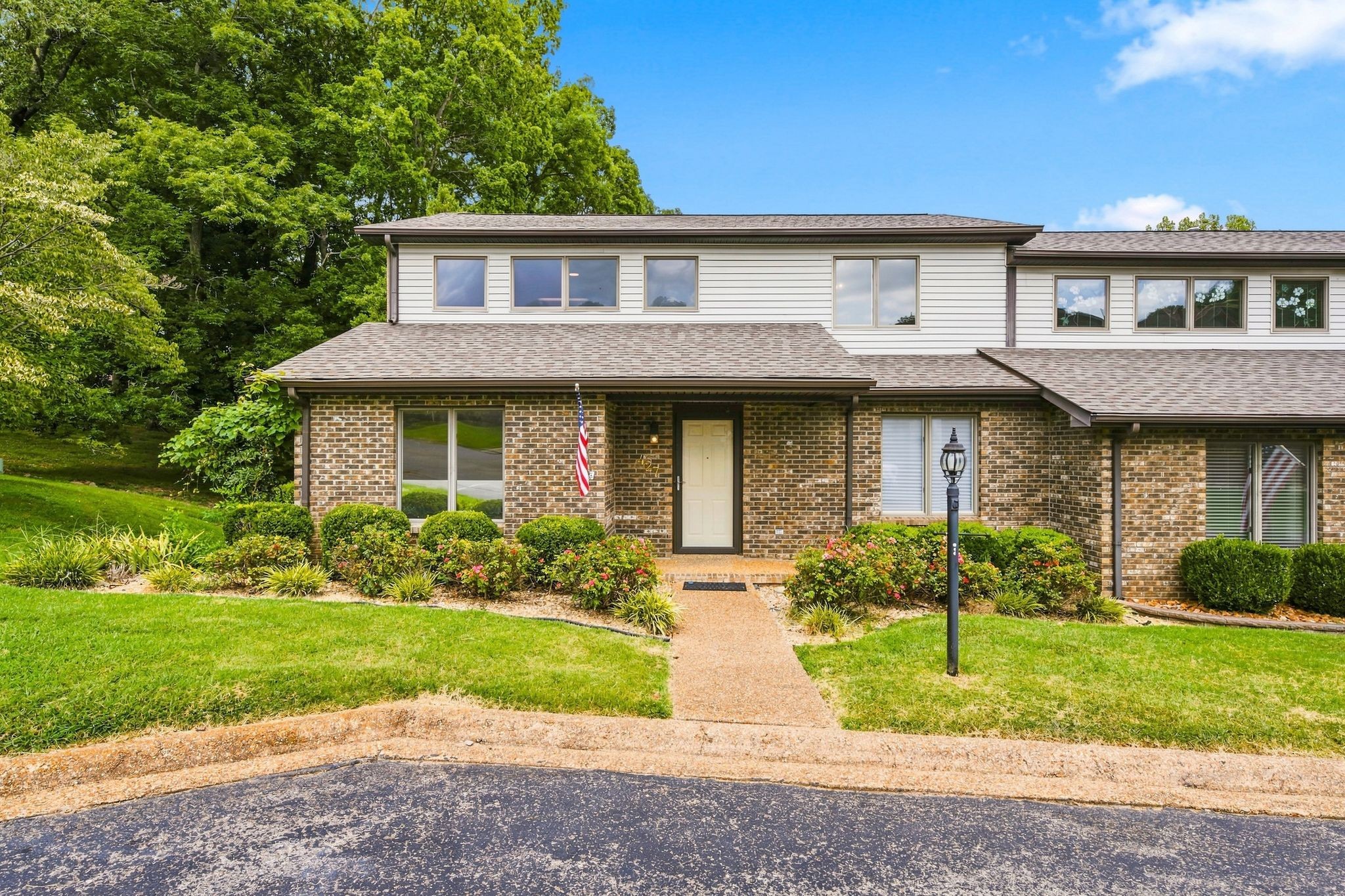 427 Country Club Ct — photo