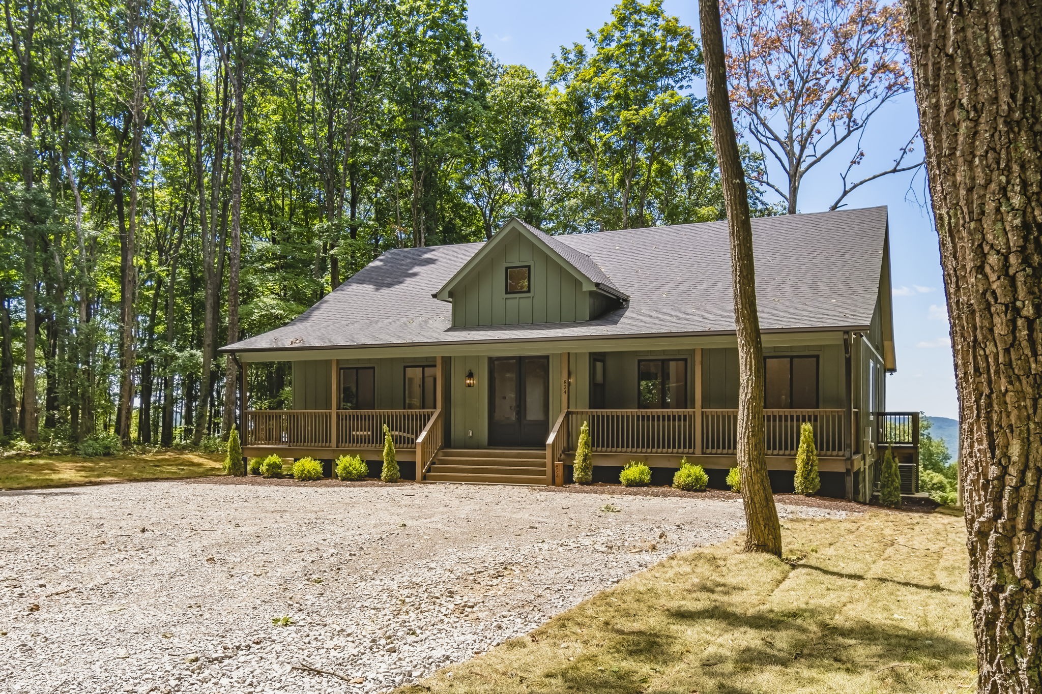 824 Valley View Drive — photo