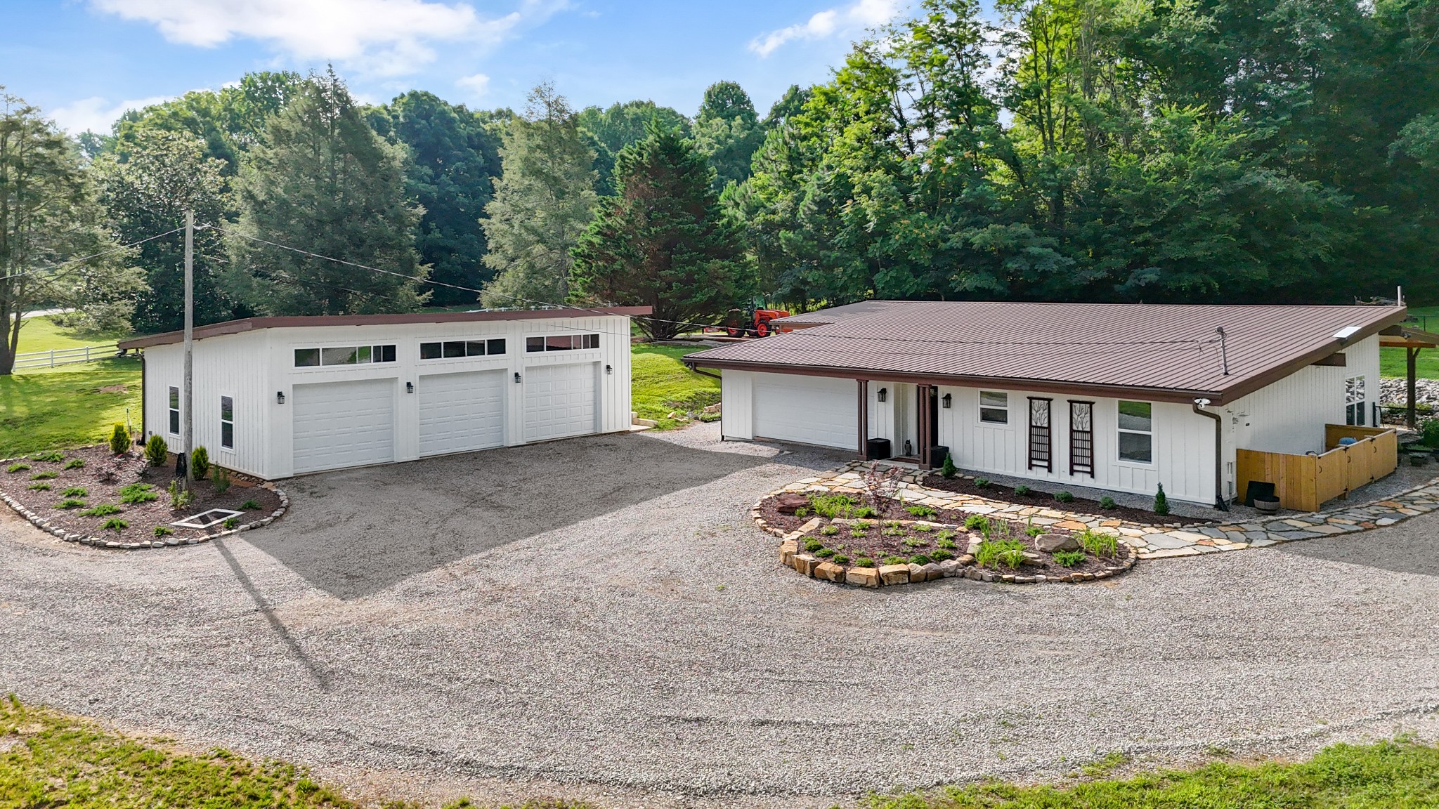 2395 Mecca Pike — photo
